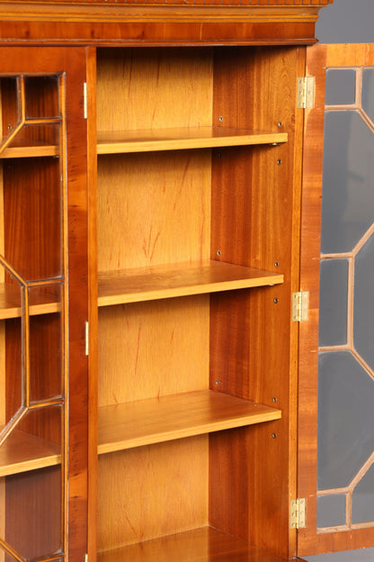 Wunderschöne Englische Vitrine Eibe Bücherschrank Glasvitrine Buffet Bibliothek Antik Vintage