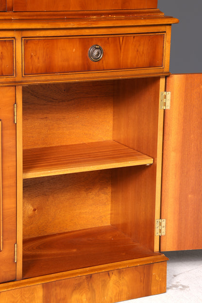 Wunderschöne Englische Vitrine Eibe Bücherschrank Glasvitrine Buffet Bibliothek Antik Vintage