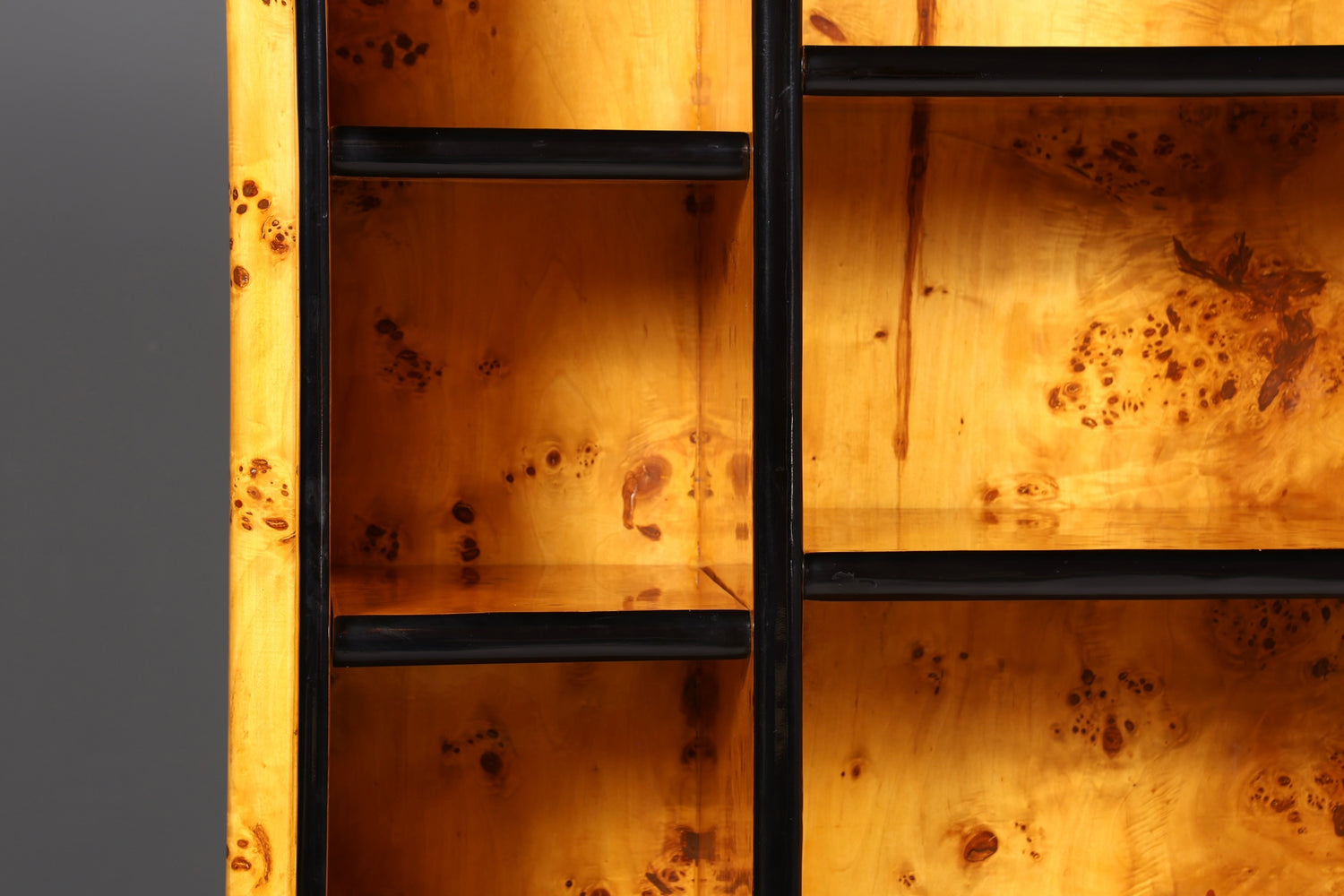 Bibliothèque impressionnante en bouleau au design Art déco, étagère de luxe, style Biedermeier