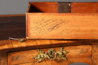 Bureau Louis XV original et majestueux de 1780, bureau plat français en cuir véritable, bureau de bureau ancien