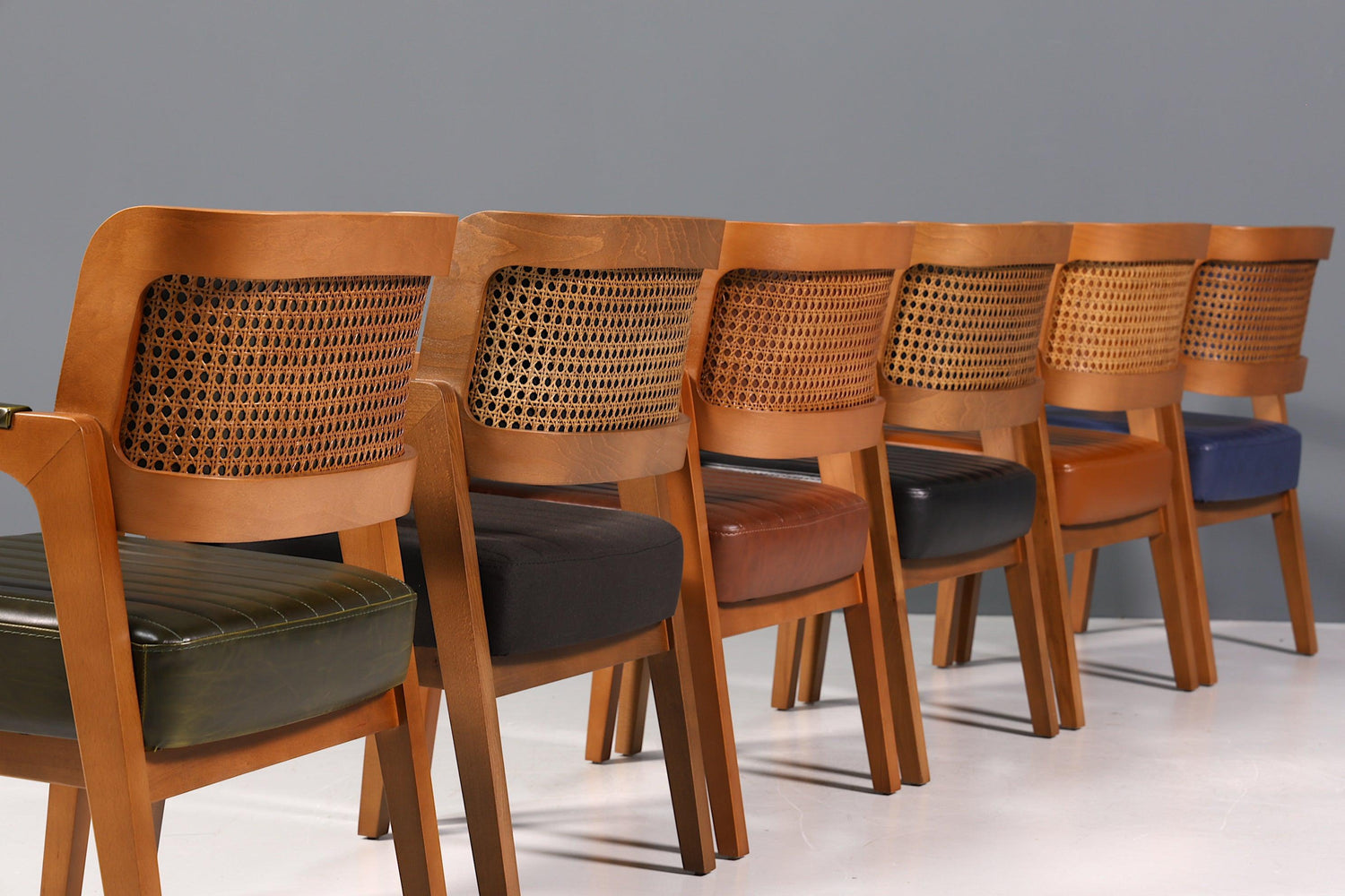 Edler Armlehnstuhl "LIMA" Esszimmerstuhl mit Korbgeflecht Schwarz Stoff Polsterstuhl Küchenstuhl