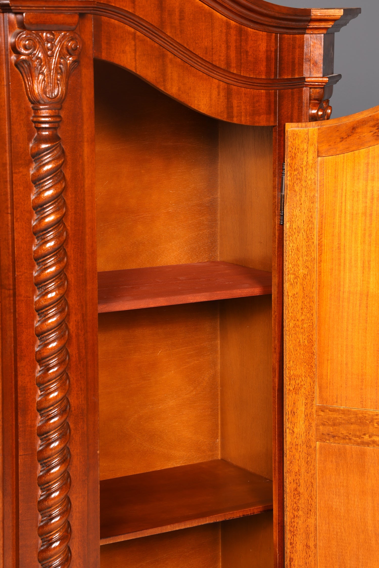 Beeindruckender Barock Stil Kleiderschrank Dielenschrank Schrank Antik Massivholz Vintage