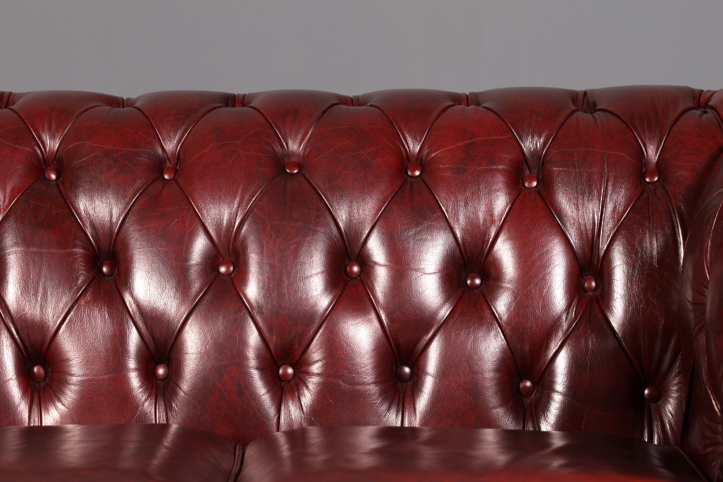 Wunderschönes Original Chesterfield Sofa 3-Sitzer Echtleder Oxblood Couch Englisch Ledersofa Vintage