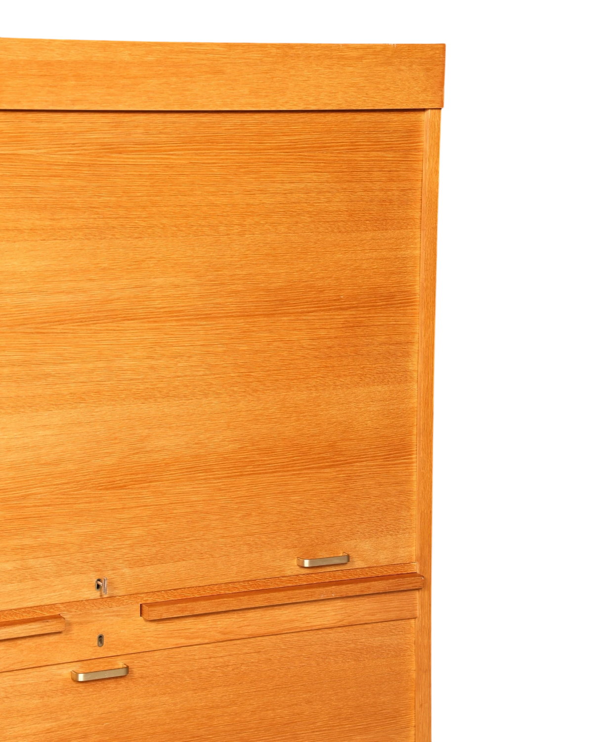 Hauptstadt Möblerei Rollladenschrank aus massivem hellem Holz im Bauhaus Stil mit Metallgriffen und Schloss
