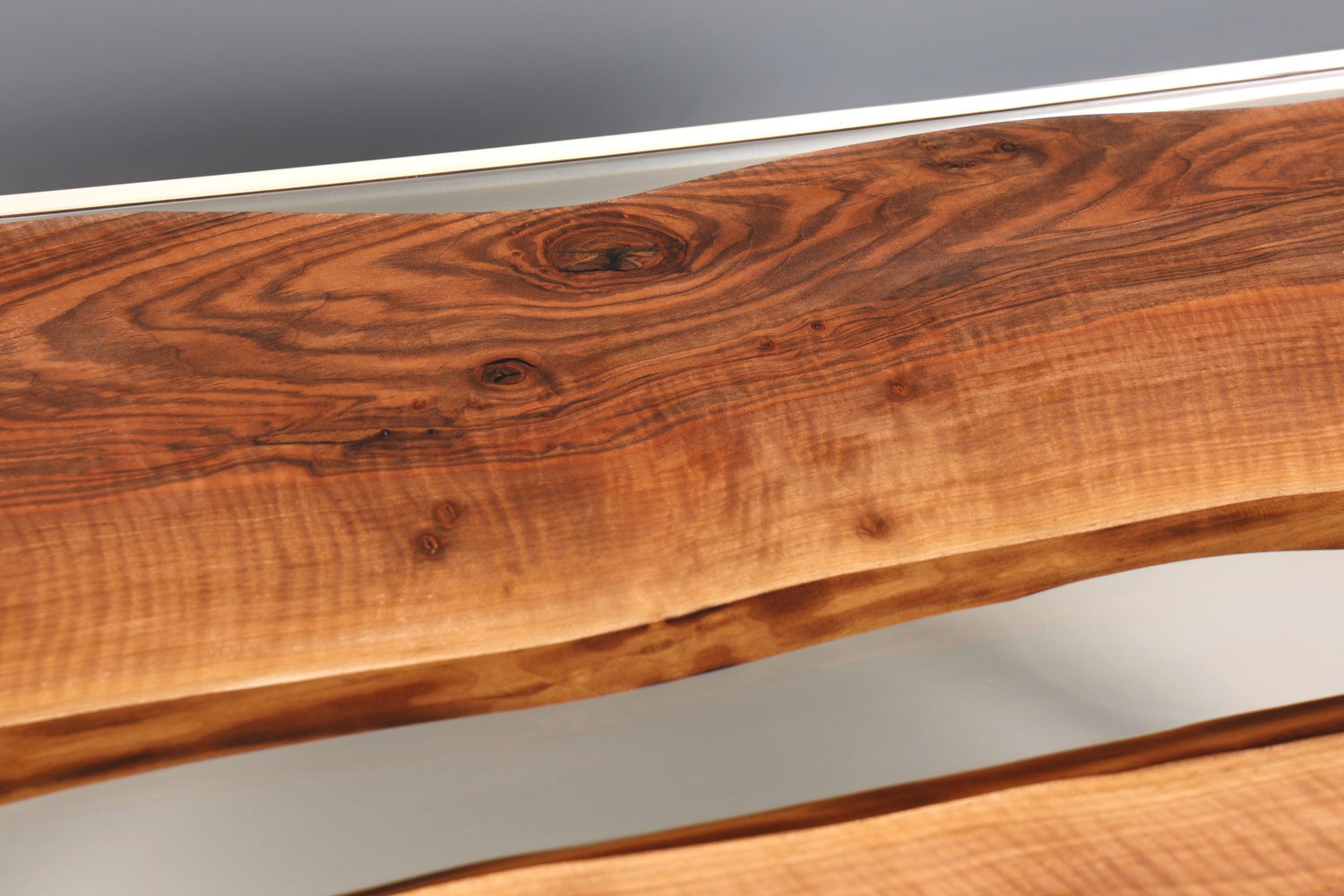 Beeindruckender Epoxidharz Tisch 200-90cm Nussbaum Esszimmer Tisch massiv Holz River Table Küchentisch