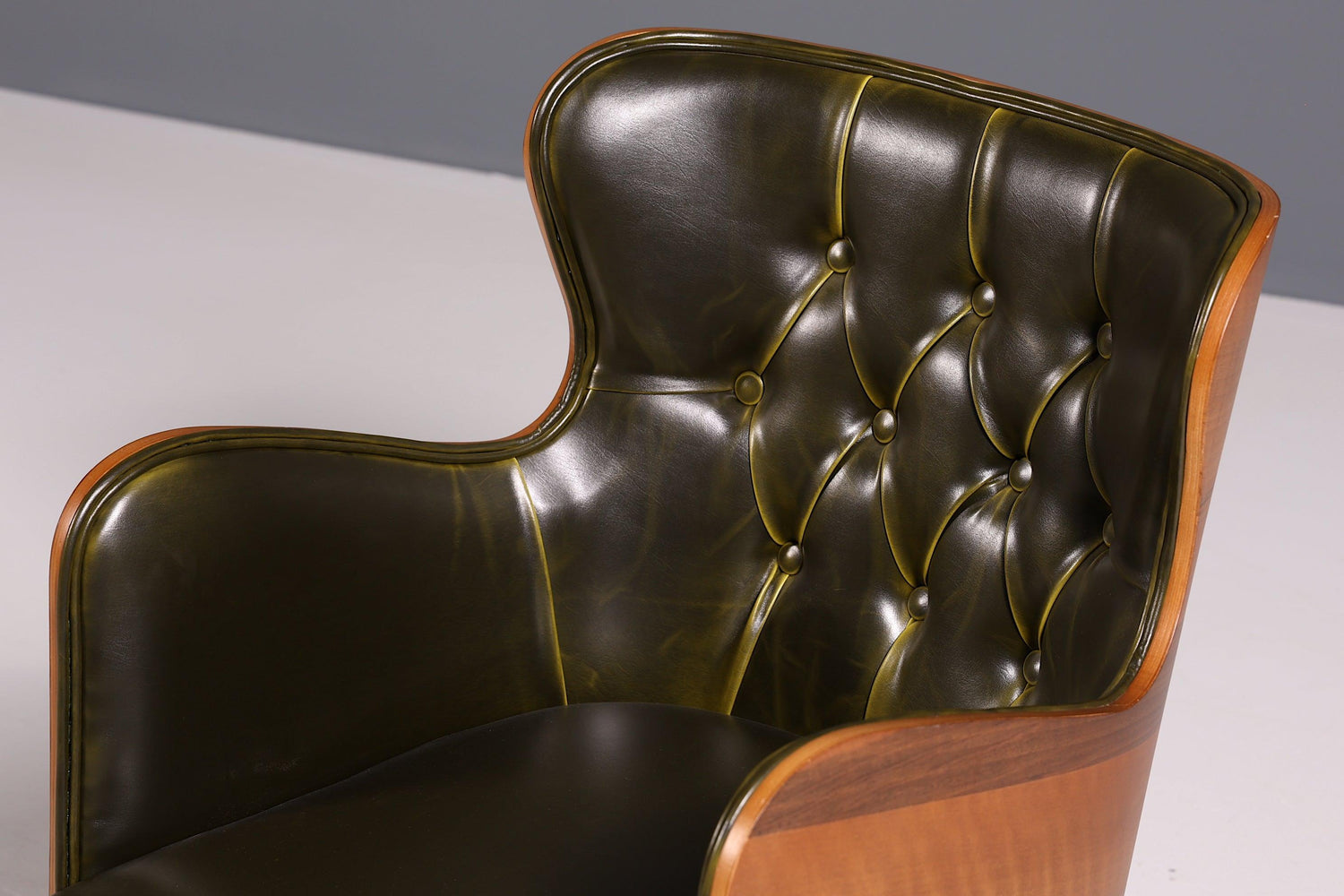 Wunderschöner Chesterfield Stil Stuhl "León Green" Armlehnstuhl Nussbaum Sekretär Stuhl