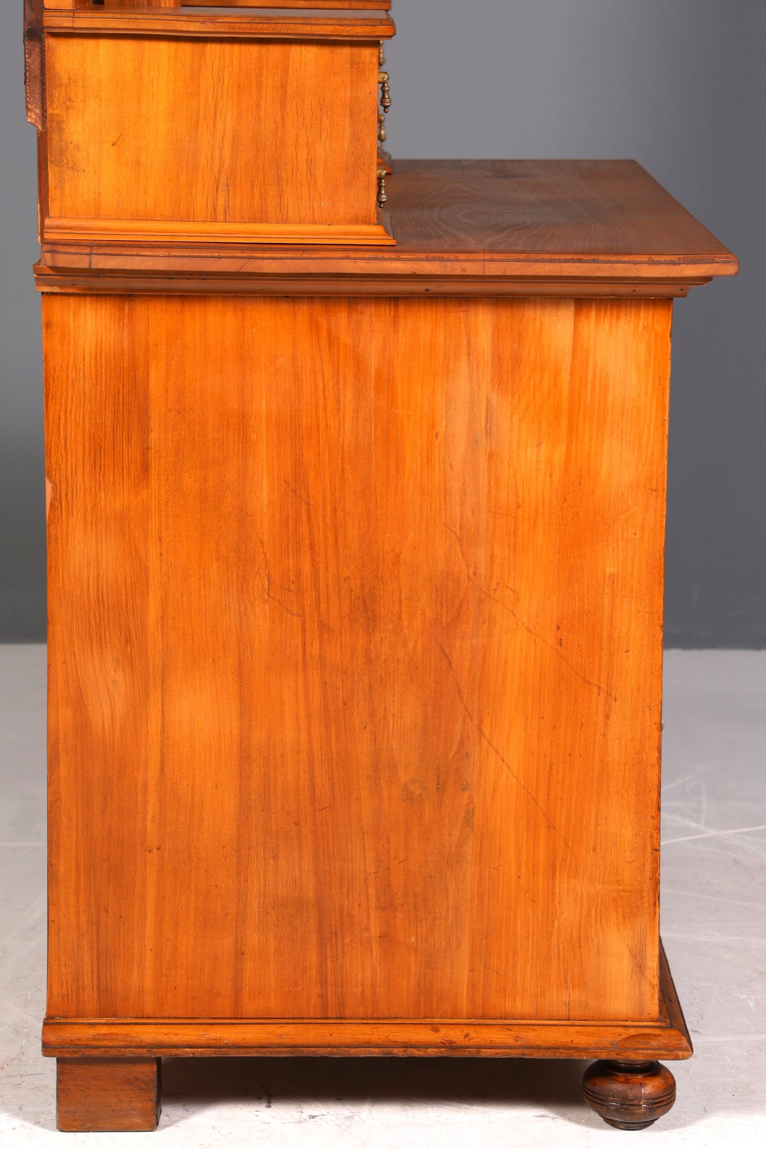 Buffet ancien Art Nouveau onirique avec miroir, commode d&