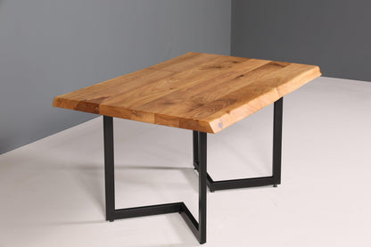 Stilvoller Nussbaum Tisch 140cm-90cm Esszimmer Tisch Baumkanten Platte massiv Holz Küchentisch