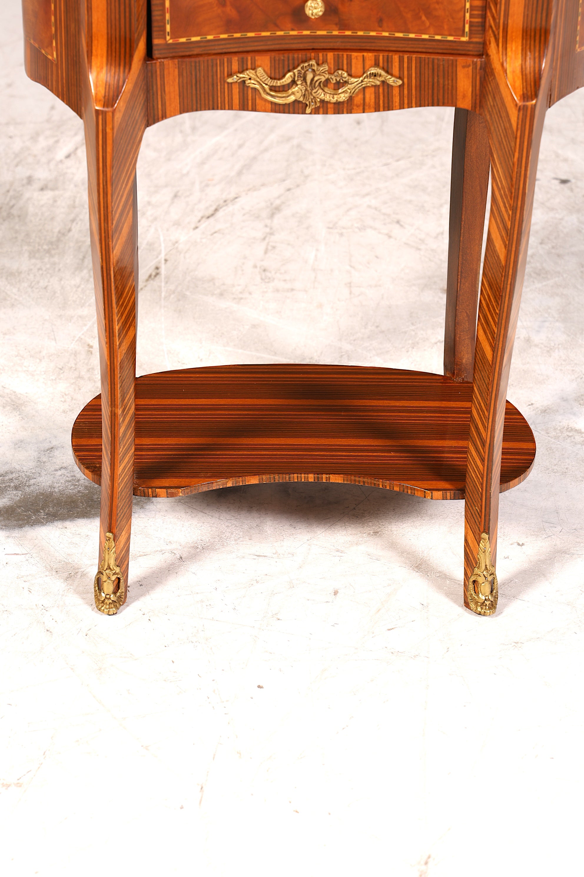 Stilvolle Barock Stil Kommode Antik Stil Beistelltisch Messing Schränkchen