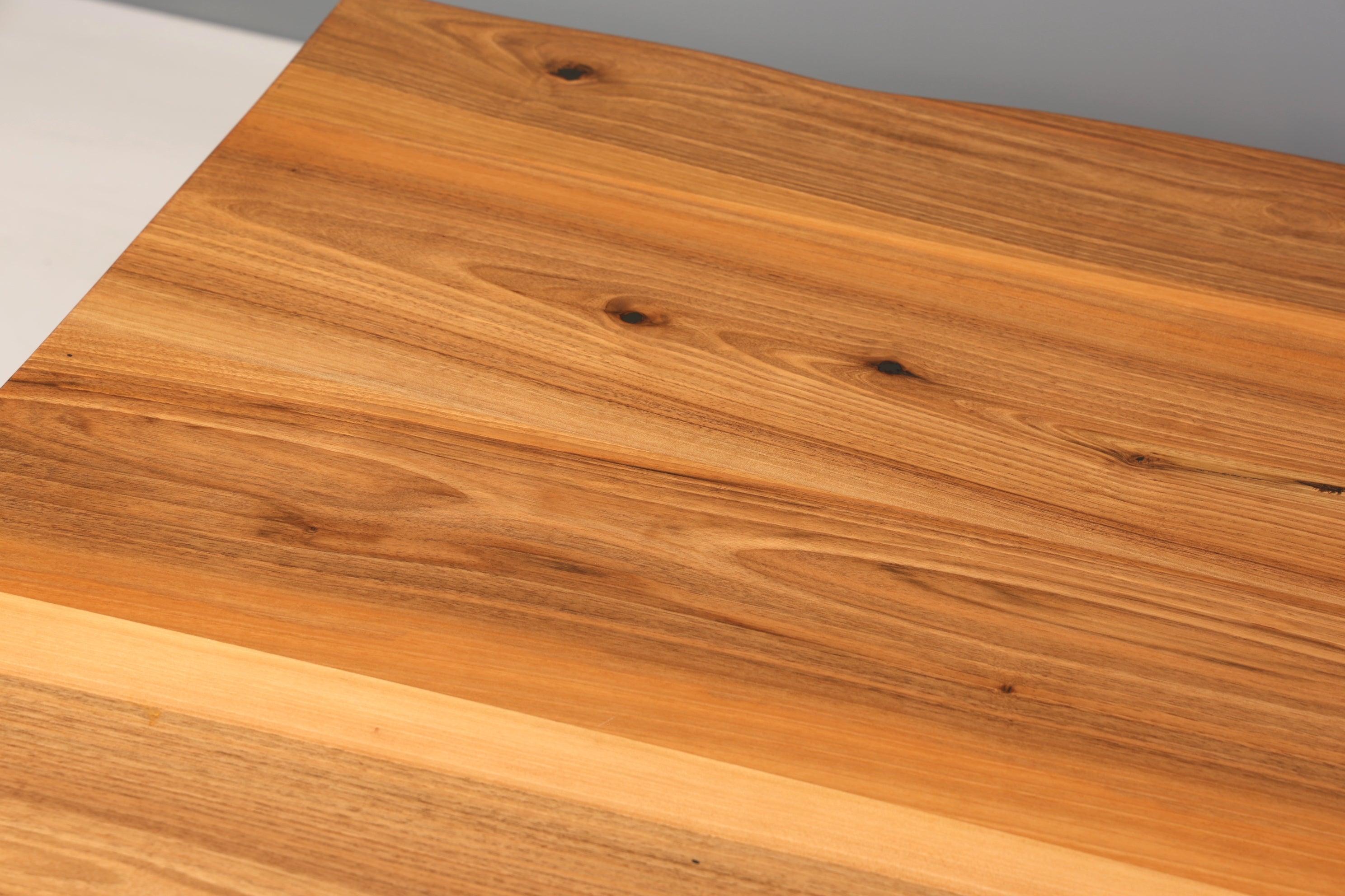 Beeindruckender Nussbaum Tisch 180cm-95cm Esszimmer Tisch Baumkanten Platte massiv Holz Küchentisch