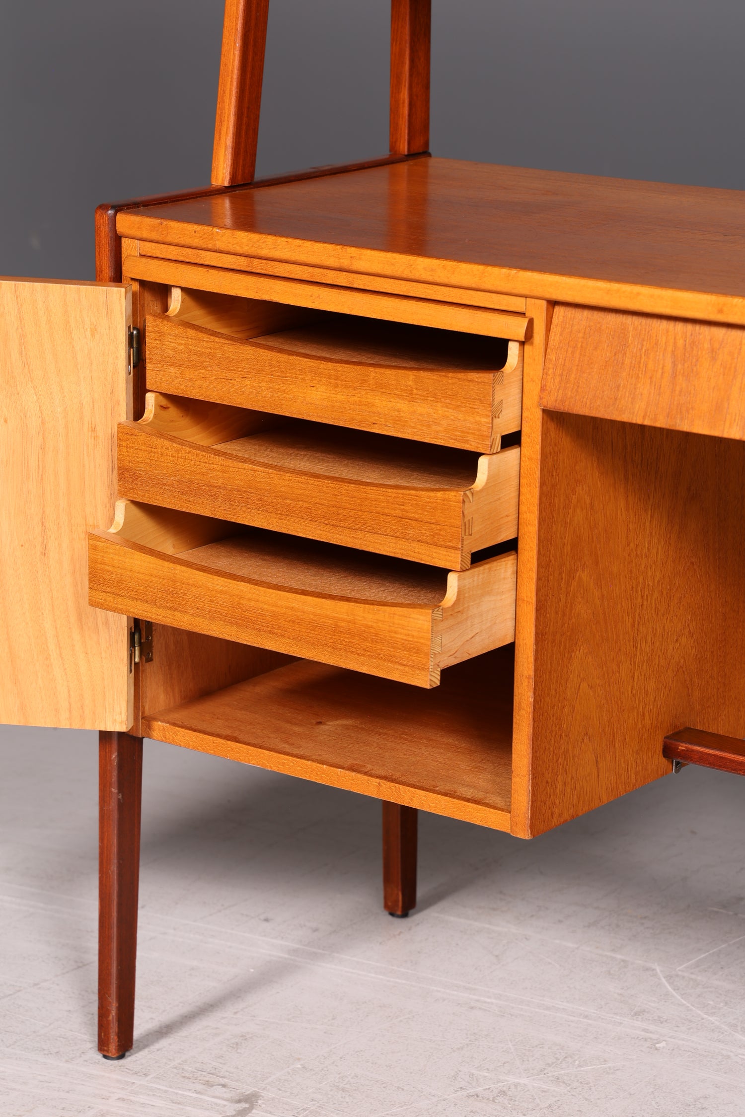 Wunderschöner Mid Century Schreibtisch mit Regalaufsatz Teak Danish Design Bürotisch Vintage 60s