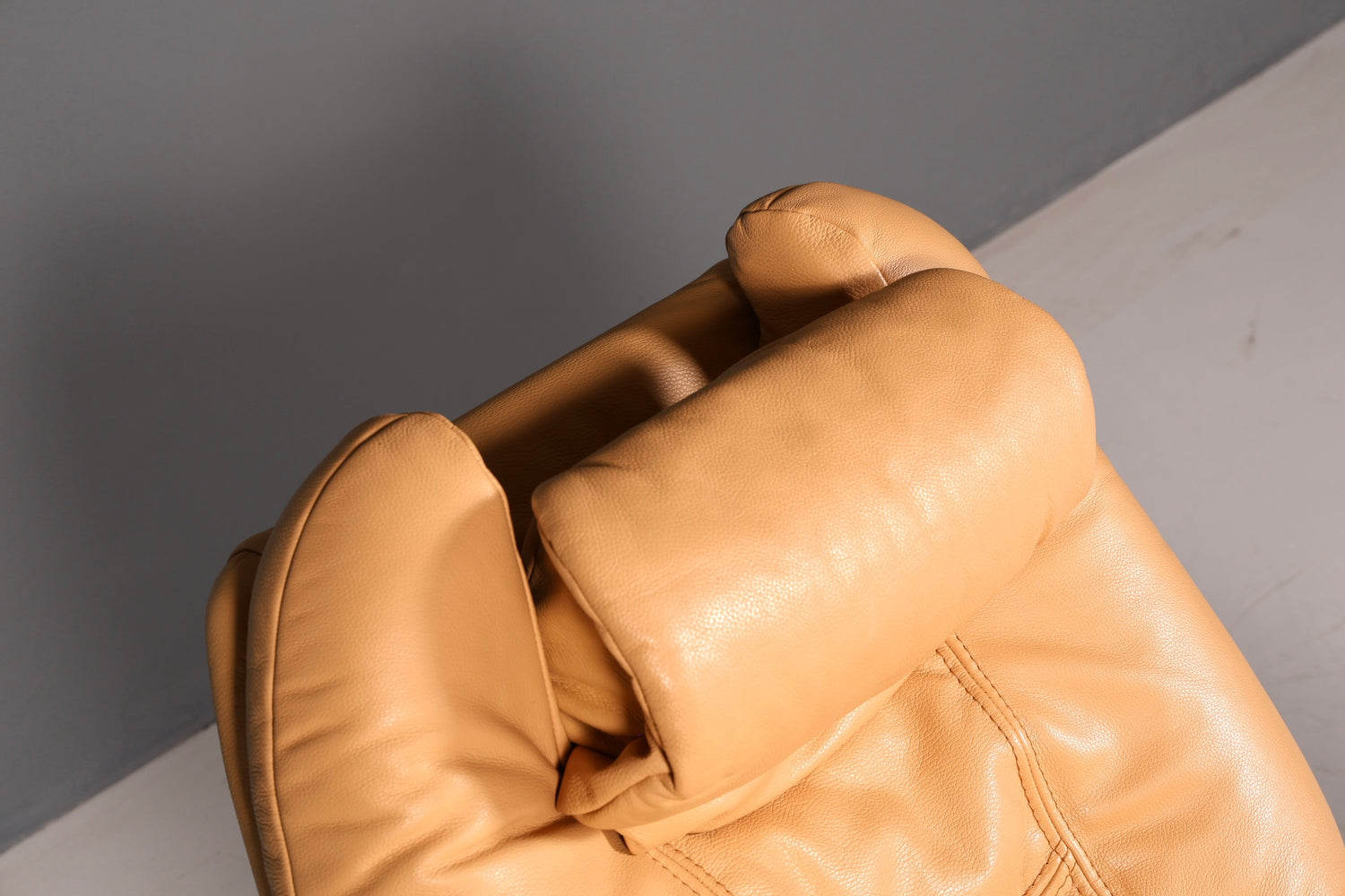 Magnifique fauteuil relax Himolla en cuir véritable beige, fauteuil TV et fauteuil de repos avec fonction d’inclinaison, style vintage