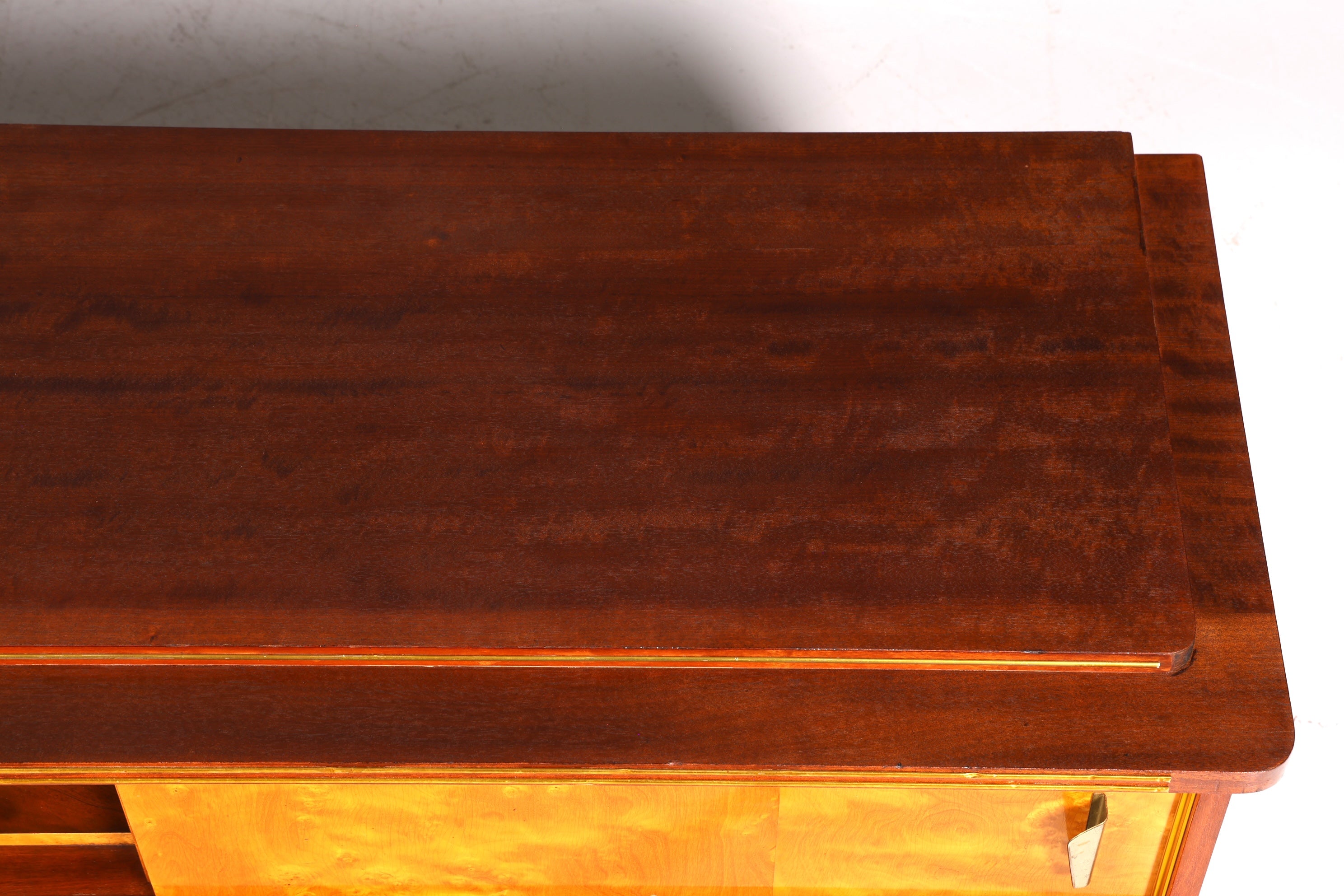 Buffet style années 50, meuble TV vintage, armoire à portes coulissantes années 60, planche à roulettes, planche basse rétro