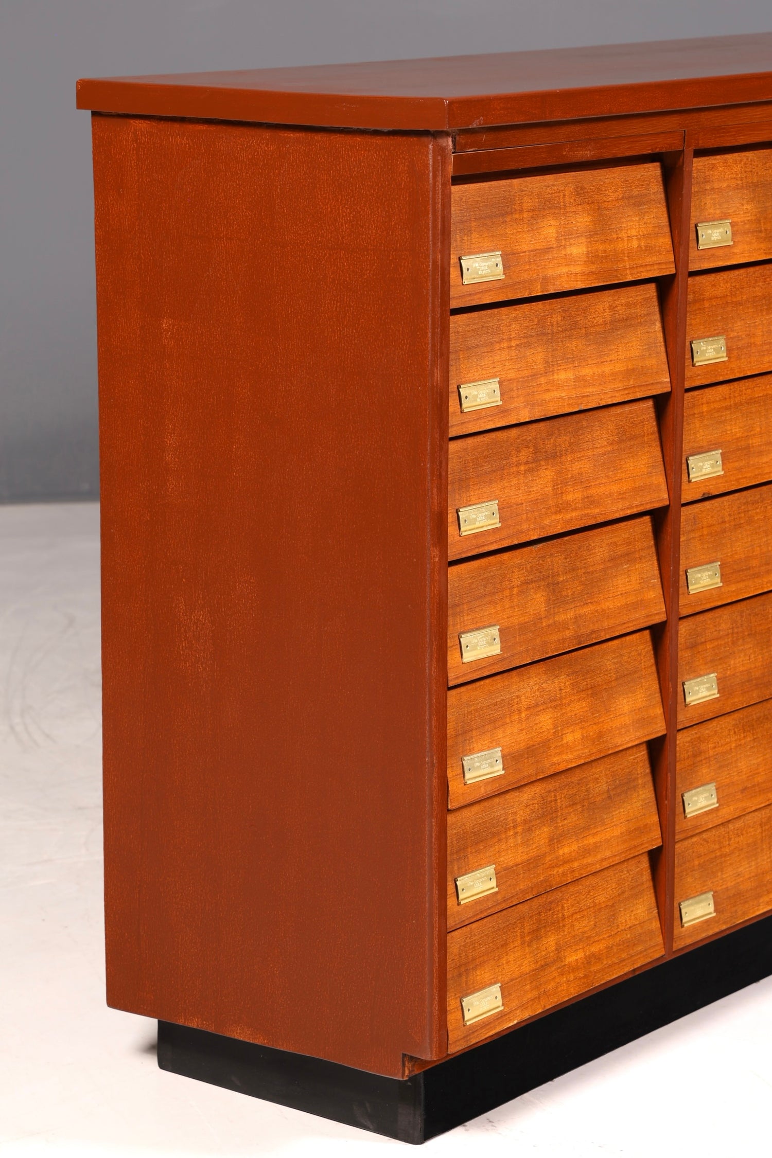 Magnifique commode rétro vintage Bauhaus de style milieu du siècle, format XXL (2/2).