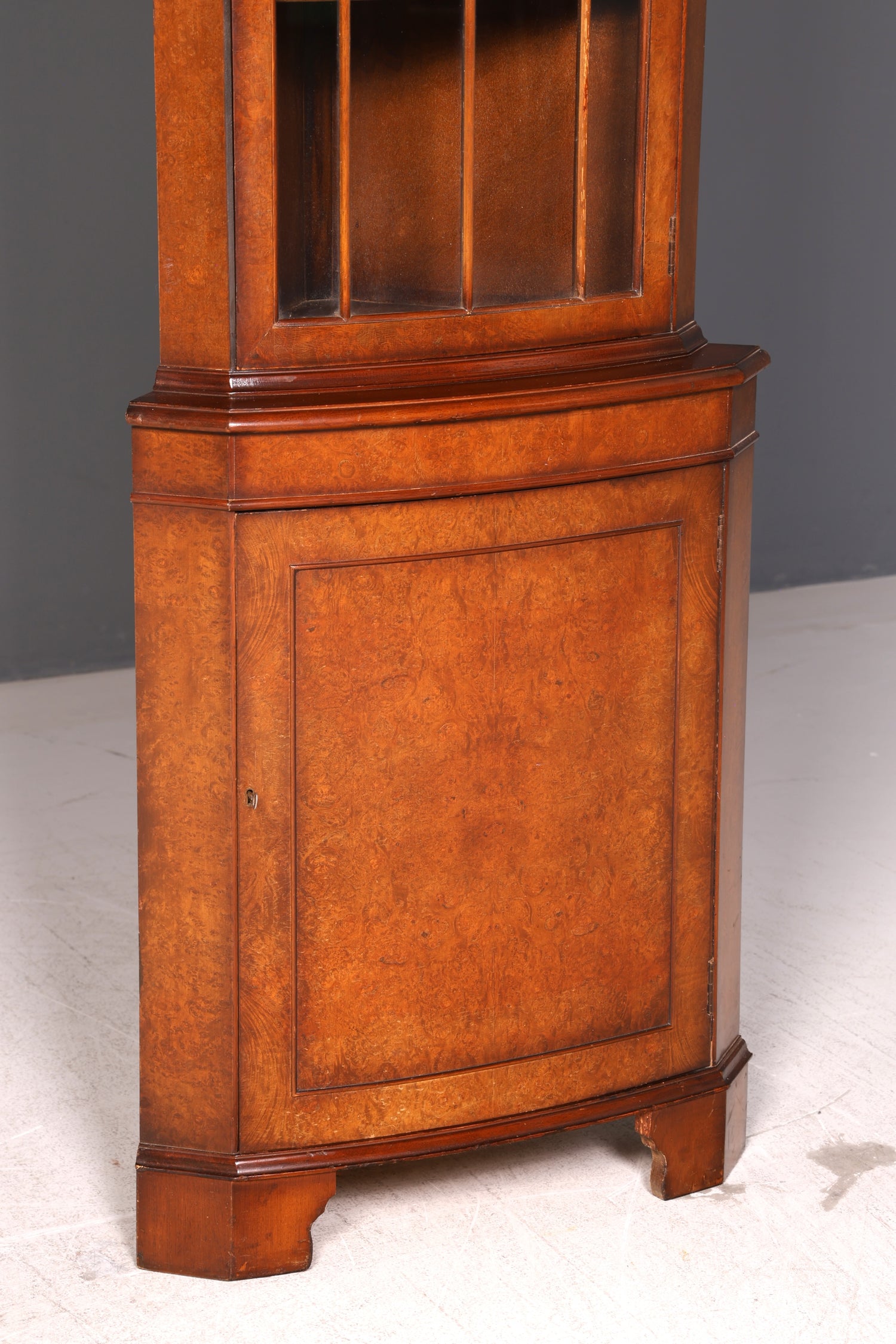 Wunderschöne Englische Eckvitrine Mahagoni Eckschrank Glasvitrine Vitrine Antik Echt Holz Vintage