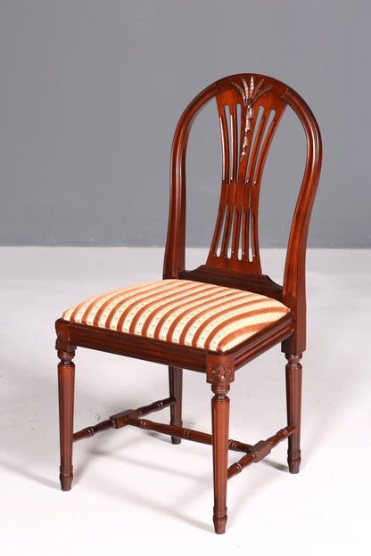 Ensemble de 4 chaises de salle à manger anglaises élégantes, chaises de cuisine antiques des années 1960.