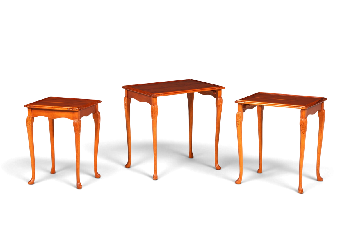 Hauptstadt Möblerei 3er Beistelltisch Set im Chippendale Stil aus massivem Holz mit barocken Details