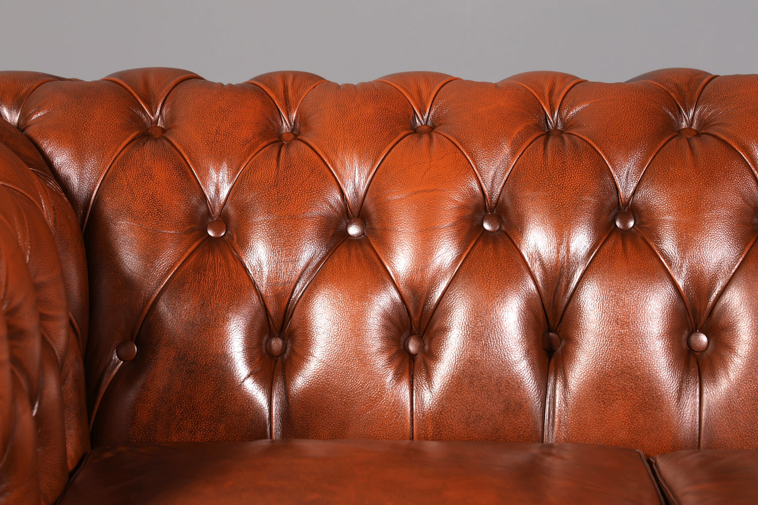 G118 Finish Wunderschönes Original Chesterfield 2er Sofa Englisch Oxblood Leder 2- Sitzer Couch