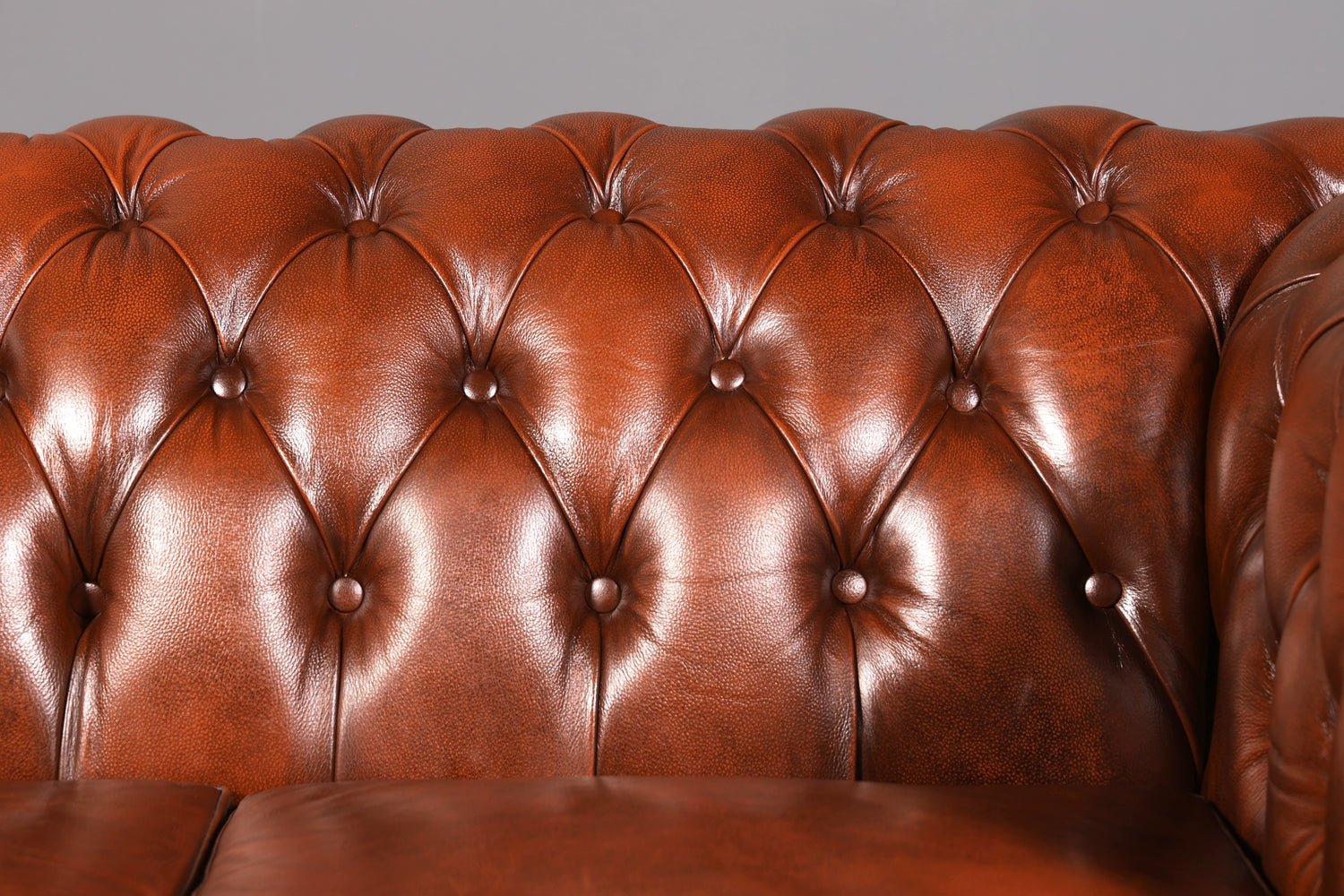 G118 Finish Wunderschönes Original Chesterfield 2er Sofa Englisch Oxblood Leder 2- Sitzer Couch