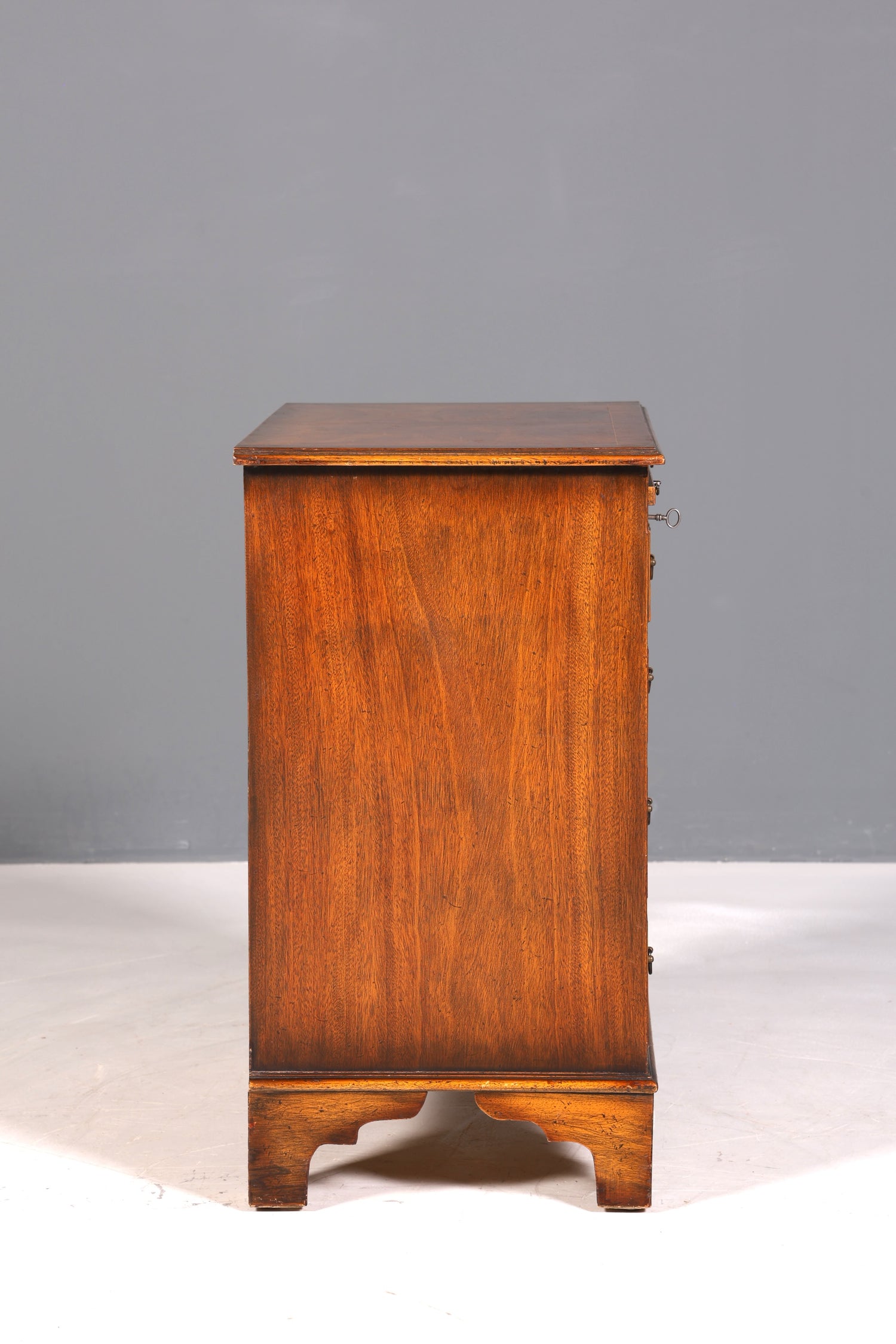 Magnifique commode anglaise en if, reproduction Longdale, meuble fabriqué au Royaume-Uni