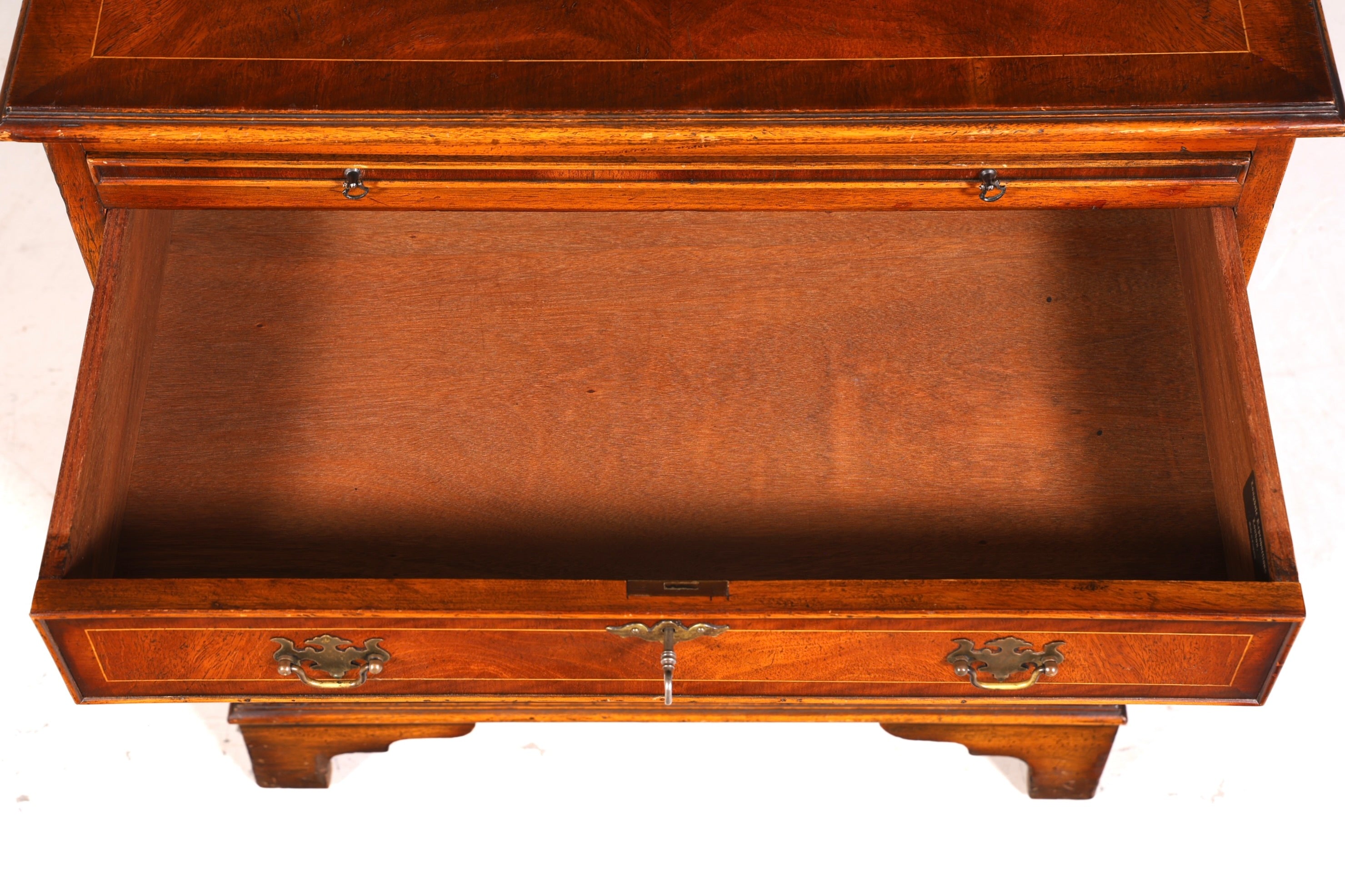 Magnifique commode anglaise en if, reproduction Longdale, meuble fabriqué au Royaume-Uni