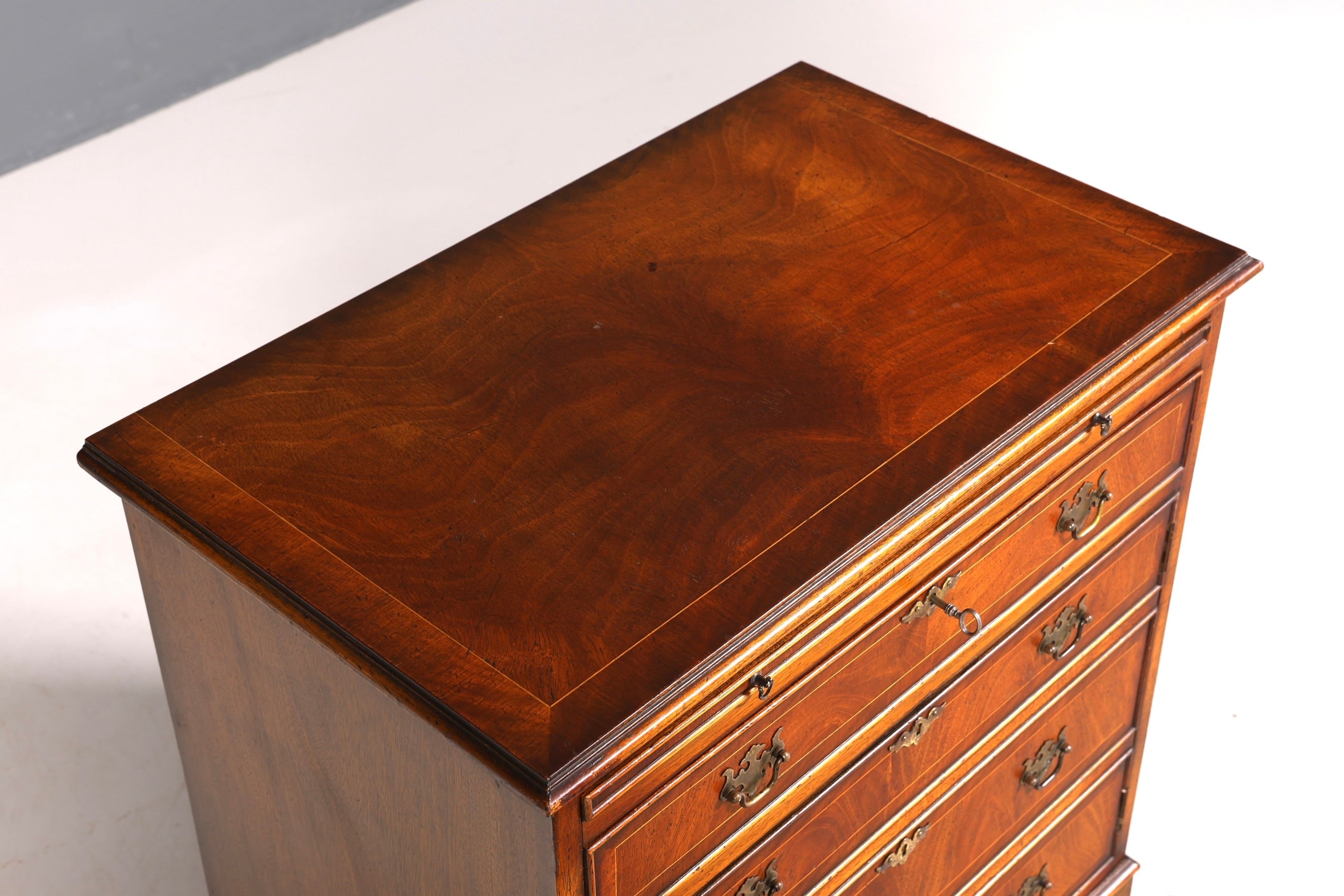 Magnifique commode anglaise en if, reproduction Longdale, meuble fabriqué au Royaume-Uni