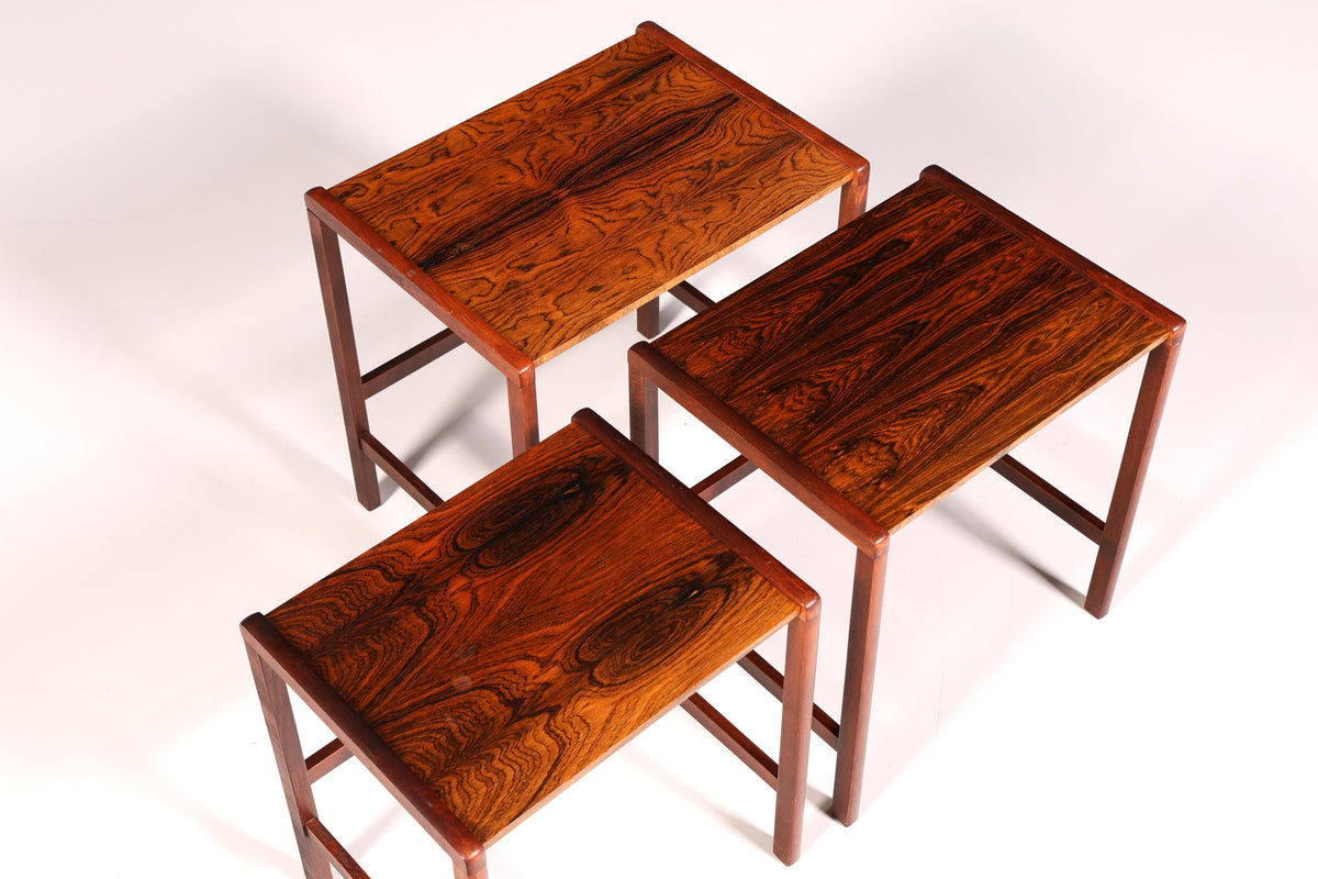 Ensemble de tables Filigranes du milieu du siècle, tables basses en palissandre, lot de 3 tables gigognes vintage, tables d’appoint découpées au laser