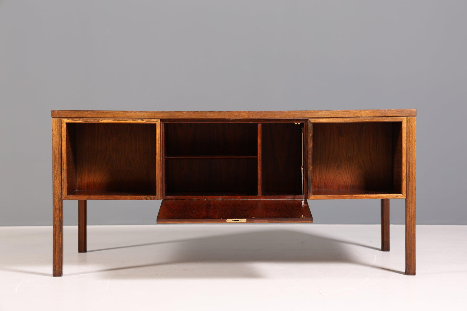 Seltener Mid Century Schreibtisch Palisander Holz "Modell 77 von Gunni Omann für Omann Jun Møbelfabrik" 1960s