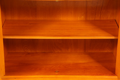 Traumhafte Englische Vitrine Bücherschrank Buffet Antik Stil Englisch Eibe Glasvitrine Bibliothek