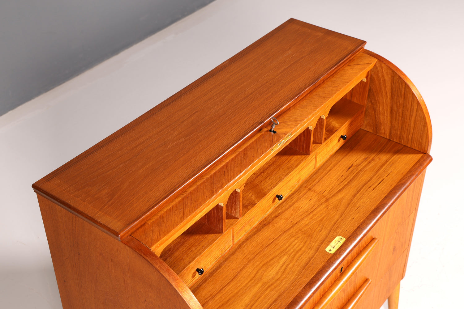 Magnifique secrétaire à rideau Mid-Century, commode de bureau, armoire vintage des années 60 en bois