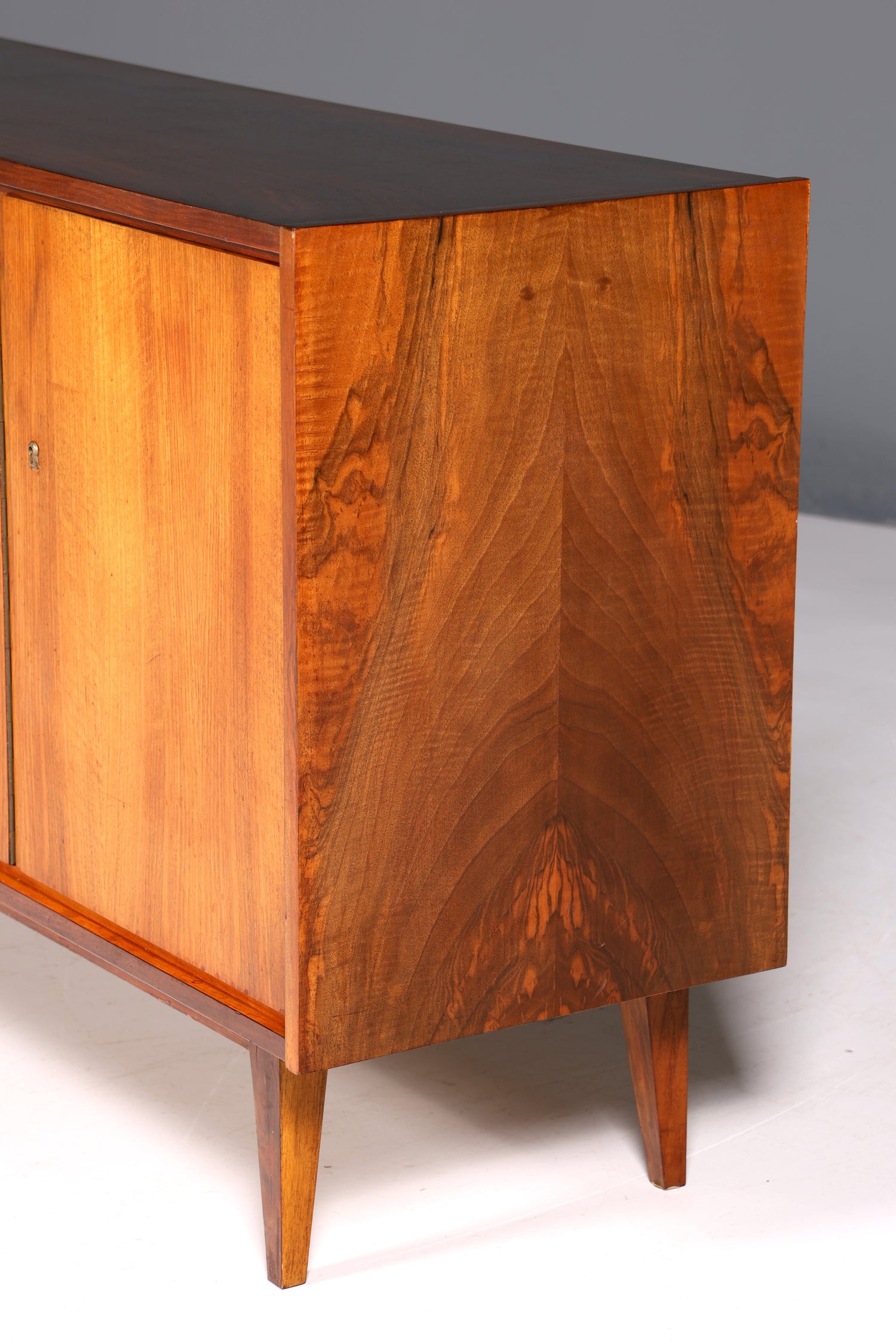 Buffet simple style années 50, meuble TV vintage, meuble style années 60, longboard rétro