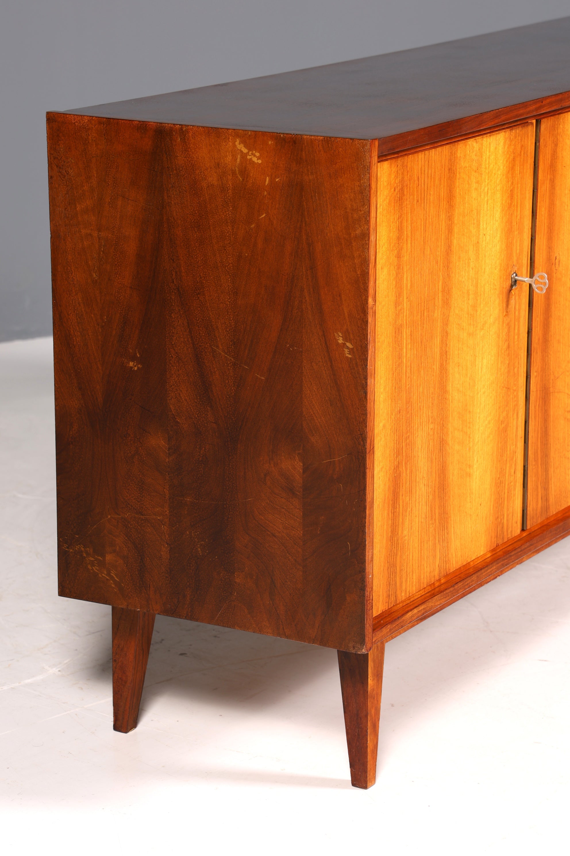 Buffet simple style années 50, meuble TV vintage, meuble style années 60, longboard rétro