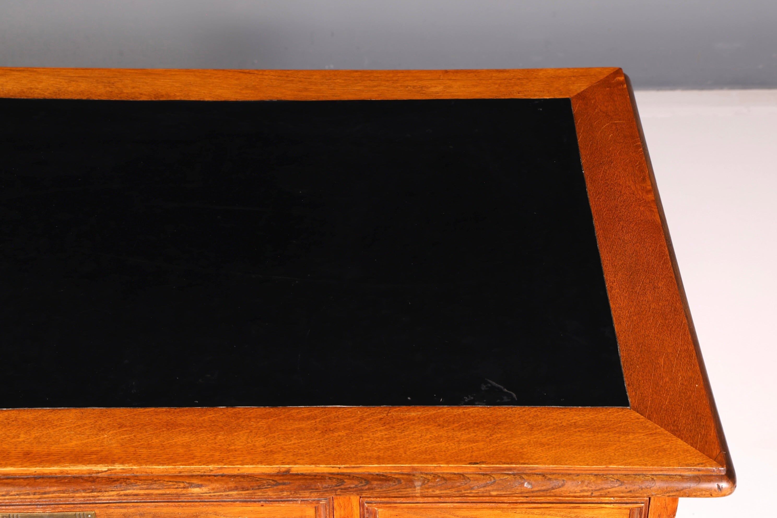 Magnifique bureau de style Bauhaus et Art déco, table de bureau en chêne antique vintage