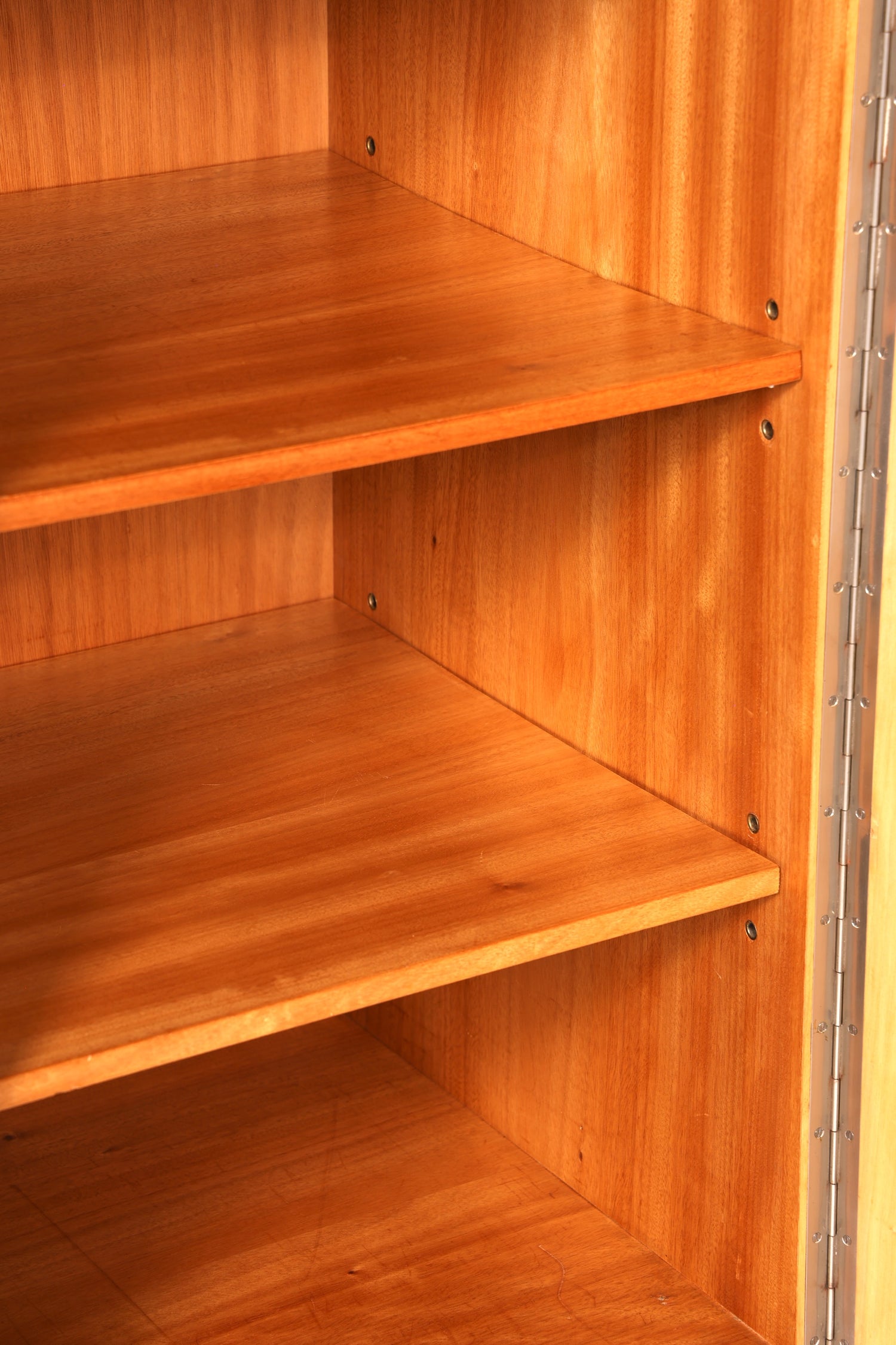 Magnifique meuble de style mid-century, armoire à linge des années 1960, classeur, commode