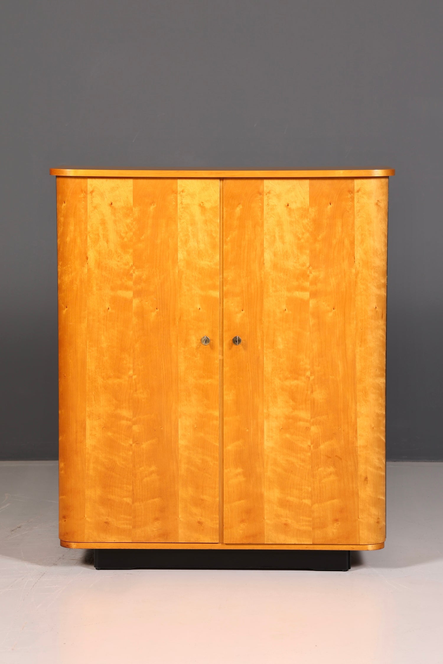 Magnifique armoire du milieu du siècle des années 60, armoire à linge, meuble à dossiers, commode vintage en bois