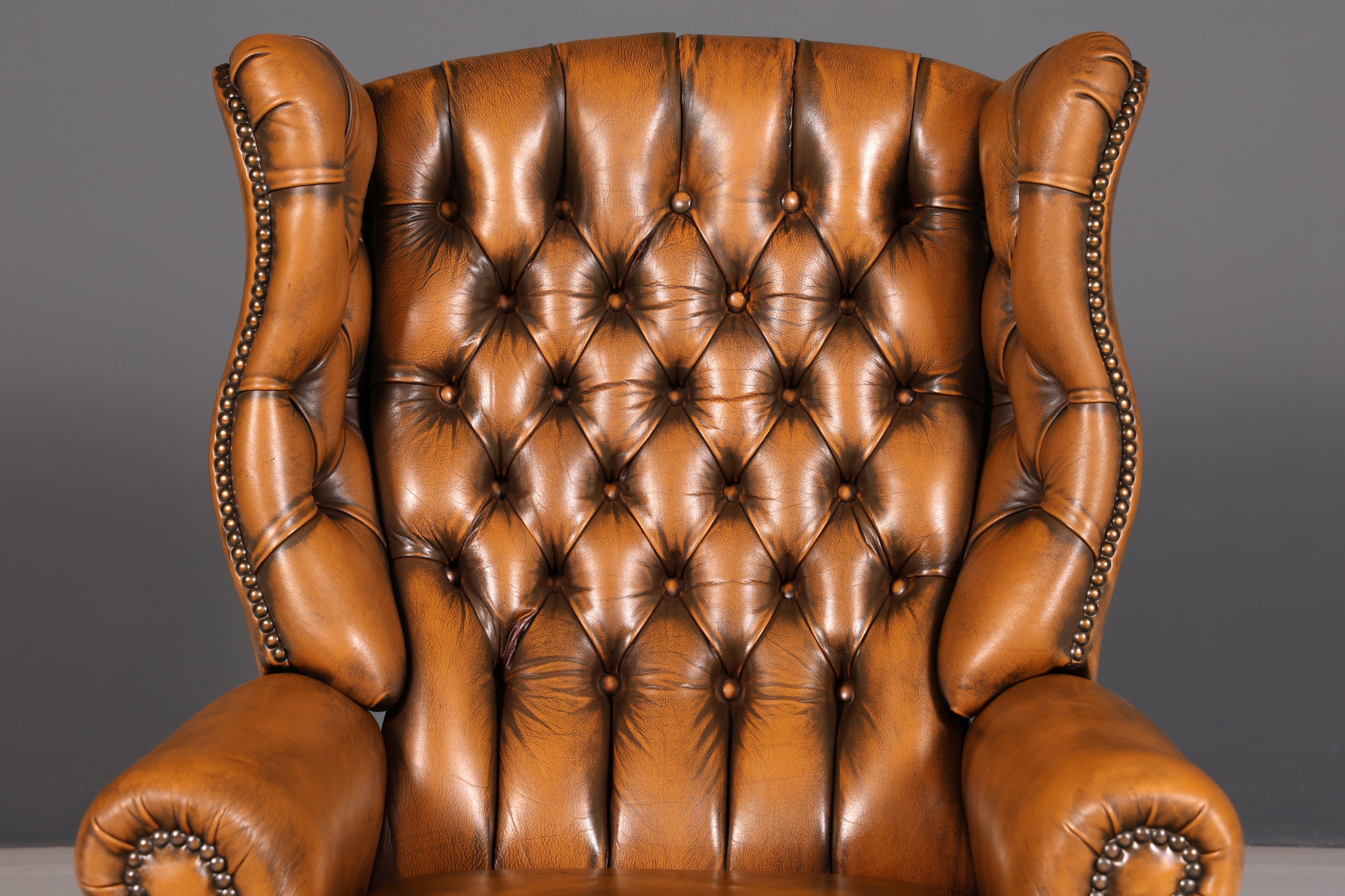 Fauteuil à oreilles Chesterfield original en cuir véritable, fauteuil club anglais en cuir, fauteuil inclinable en cuir souple, style antique vintage