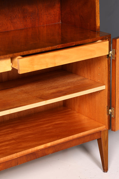 Bibliothèque simple de style Mid-Century, meuble de rangement Danish Design en noyer, vintage rétro des années 60, en bois