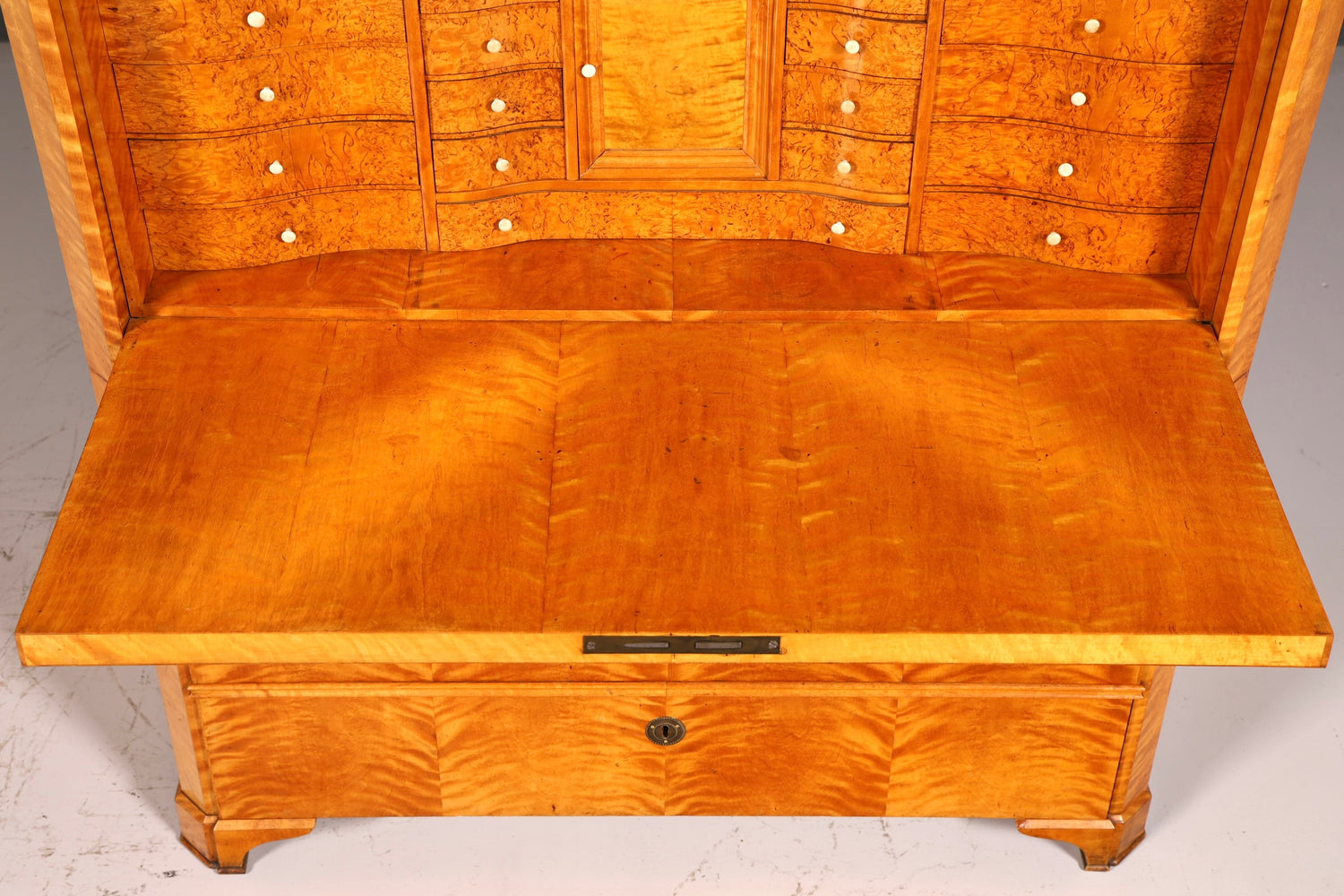 Impressionnant secrétaire Biedermeier, chiffonnier, commode antique, meuble de bureau, commode à écrire, bahut haut.