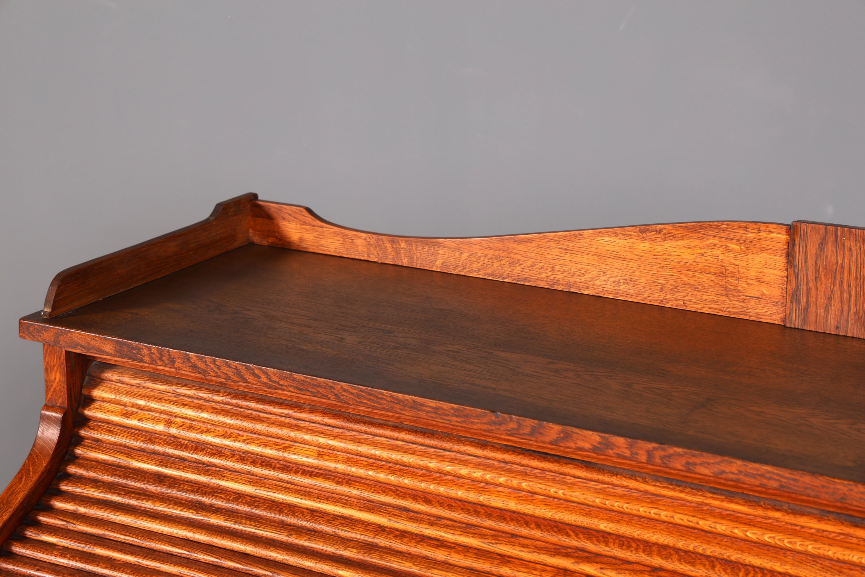 Magnifique secrétaire de style Bauhaus, bureau Art déco, secrétaire à rideau, antiquité vintage en chêne