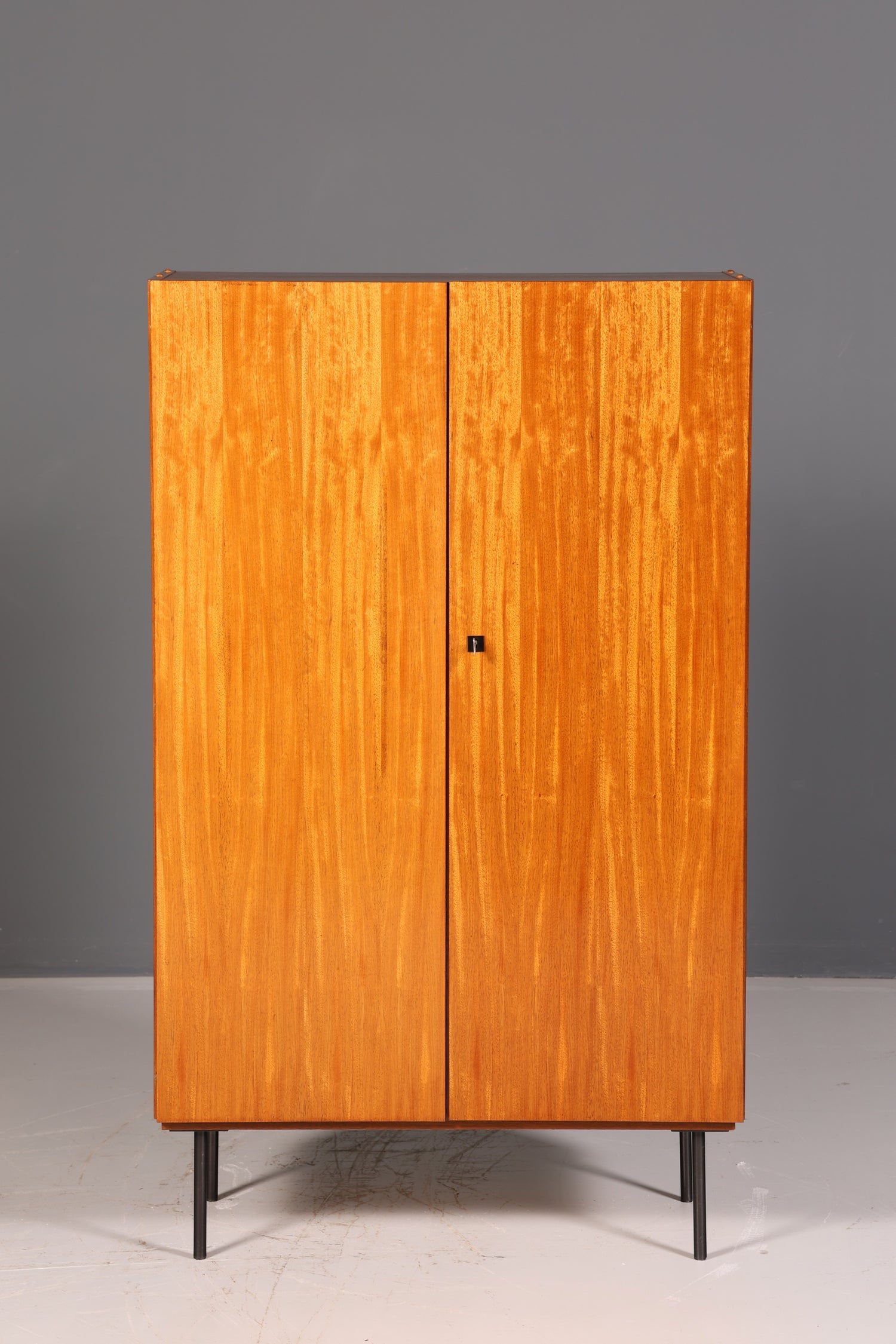 Magnifique armoire vestiaire Mid-Century vintage, armoire rétro, armoire à linge, meuble d’entrée des années 60 en bois