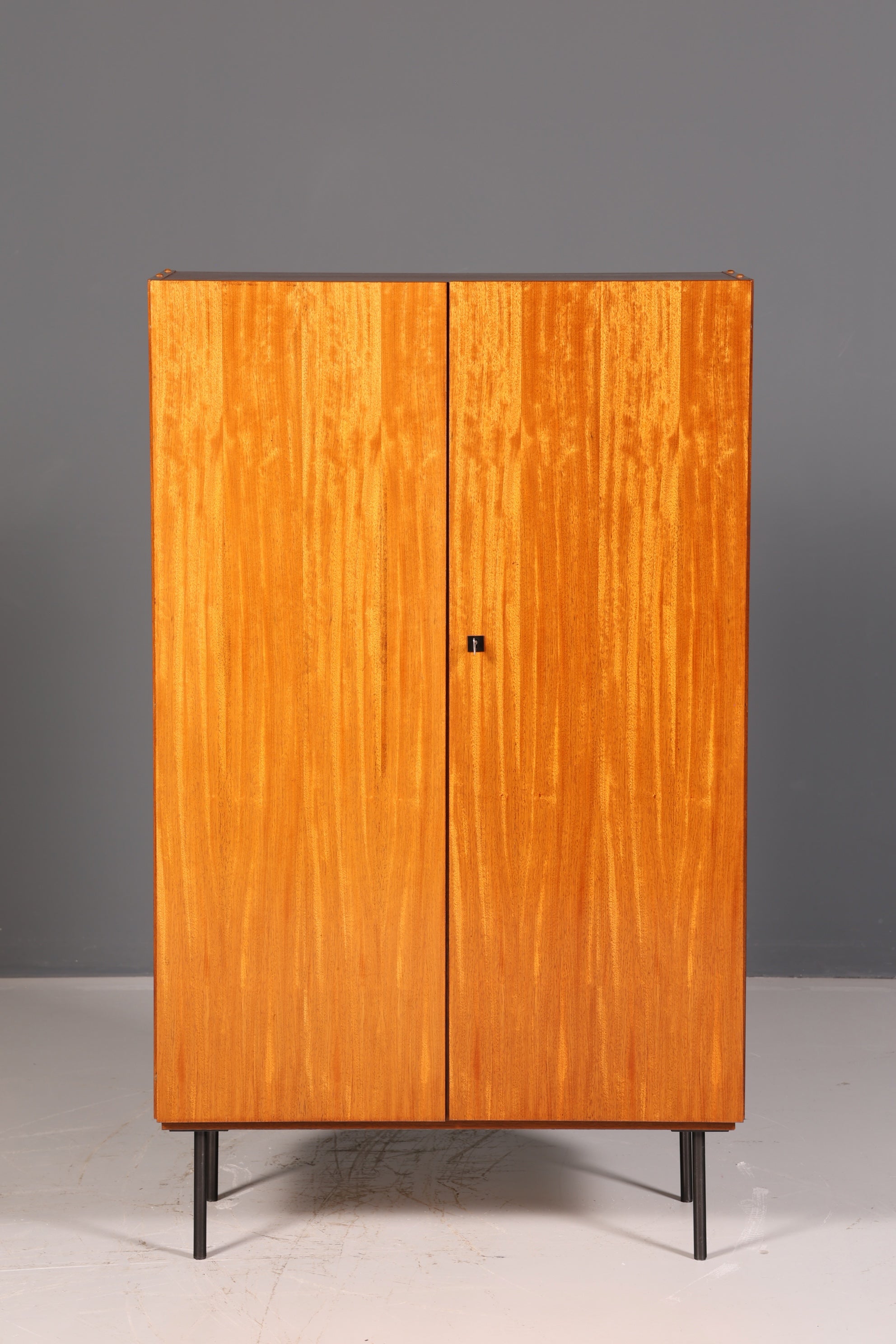 Magnifique armoire vestiaire Mid-Century vintage, armoire rétro, armoire à linge, meuble d’entrée des années 60 en bois