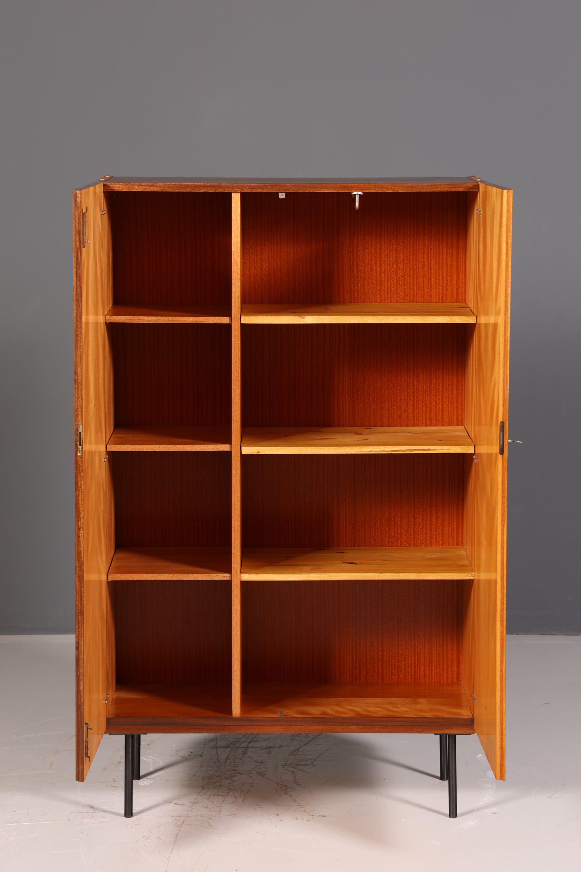 Magnifique armoire vestiaire Mid-Century vintage, armoire rétro, armoire à linge, meuble d’entrée des années 60 en bois