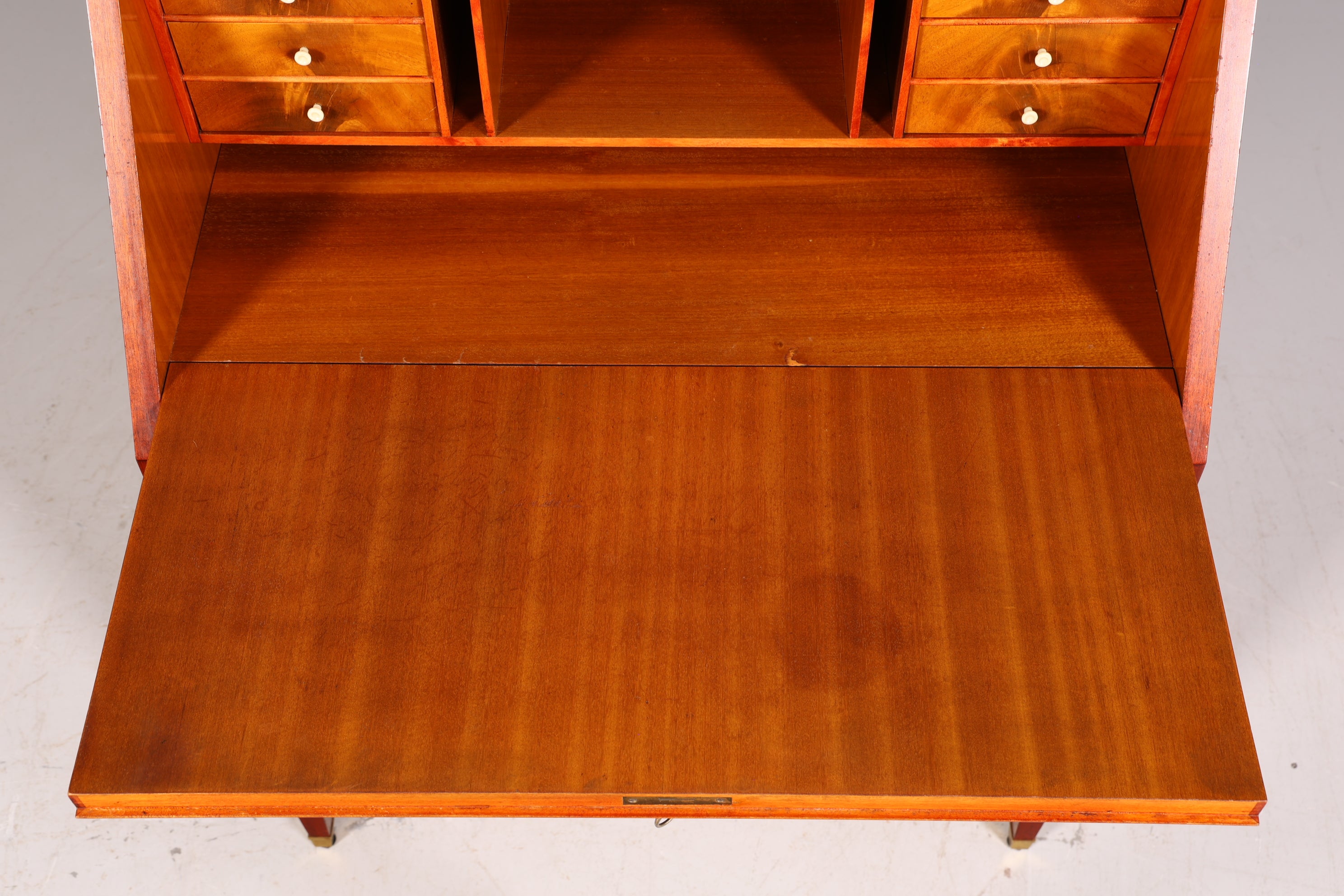 Secrétaire élégant de style Louis XVI, commode de bureau, bureau d&