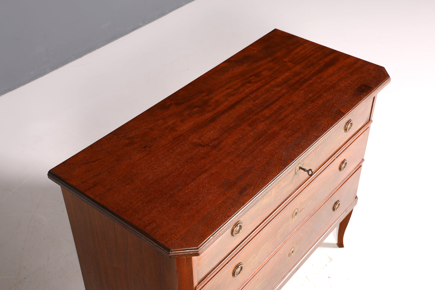 Magnifique commode de style gustavien, en bois véritable, commode en lin de style anglais