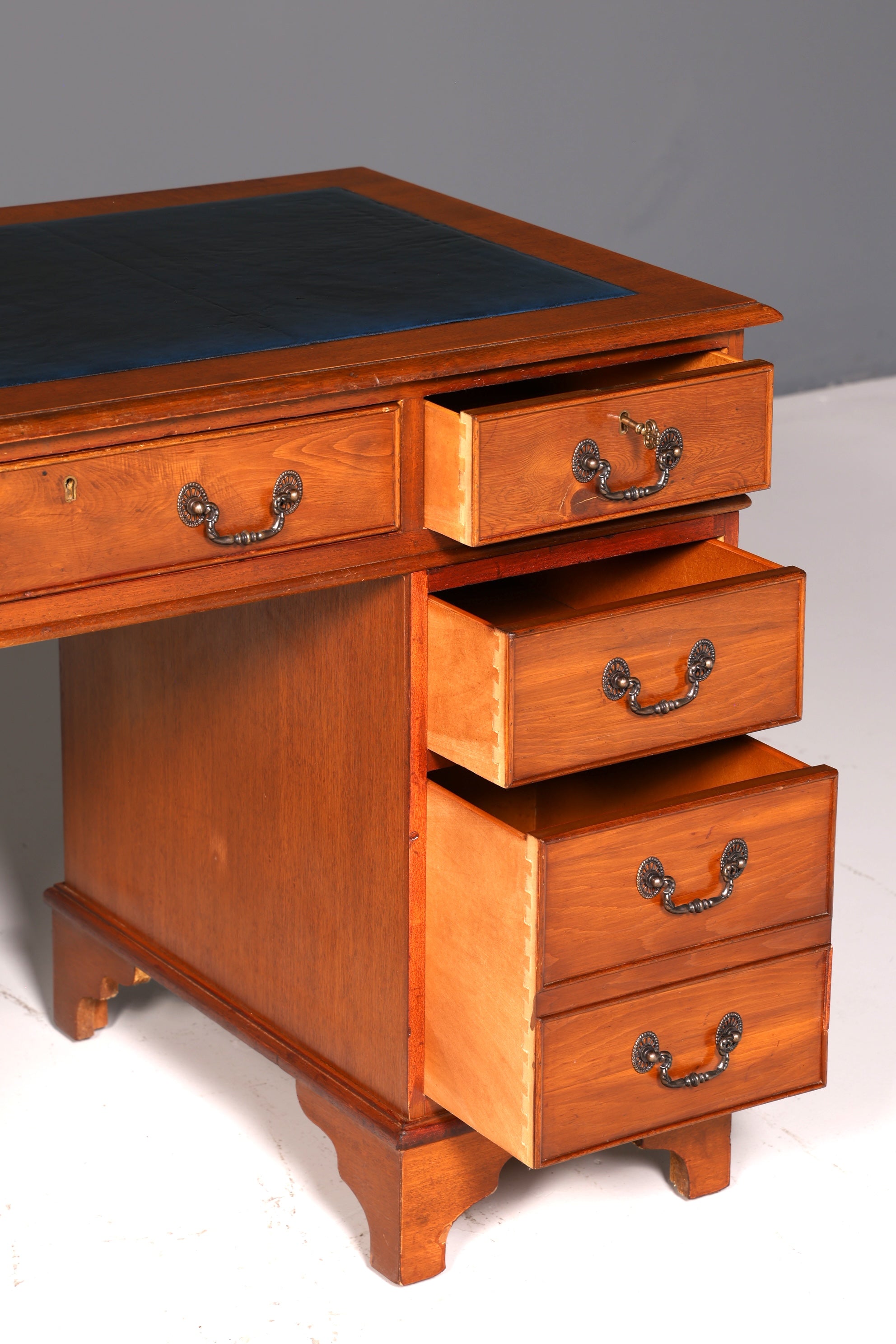 Beautiful English desk, cherry wood, genuine leather inlay, office desk, antique vintage