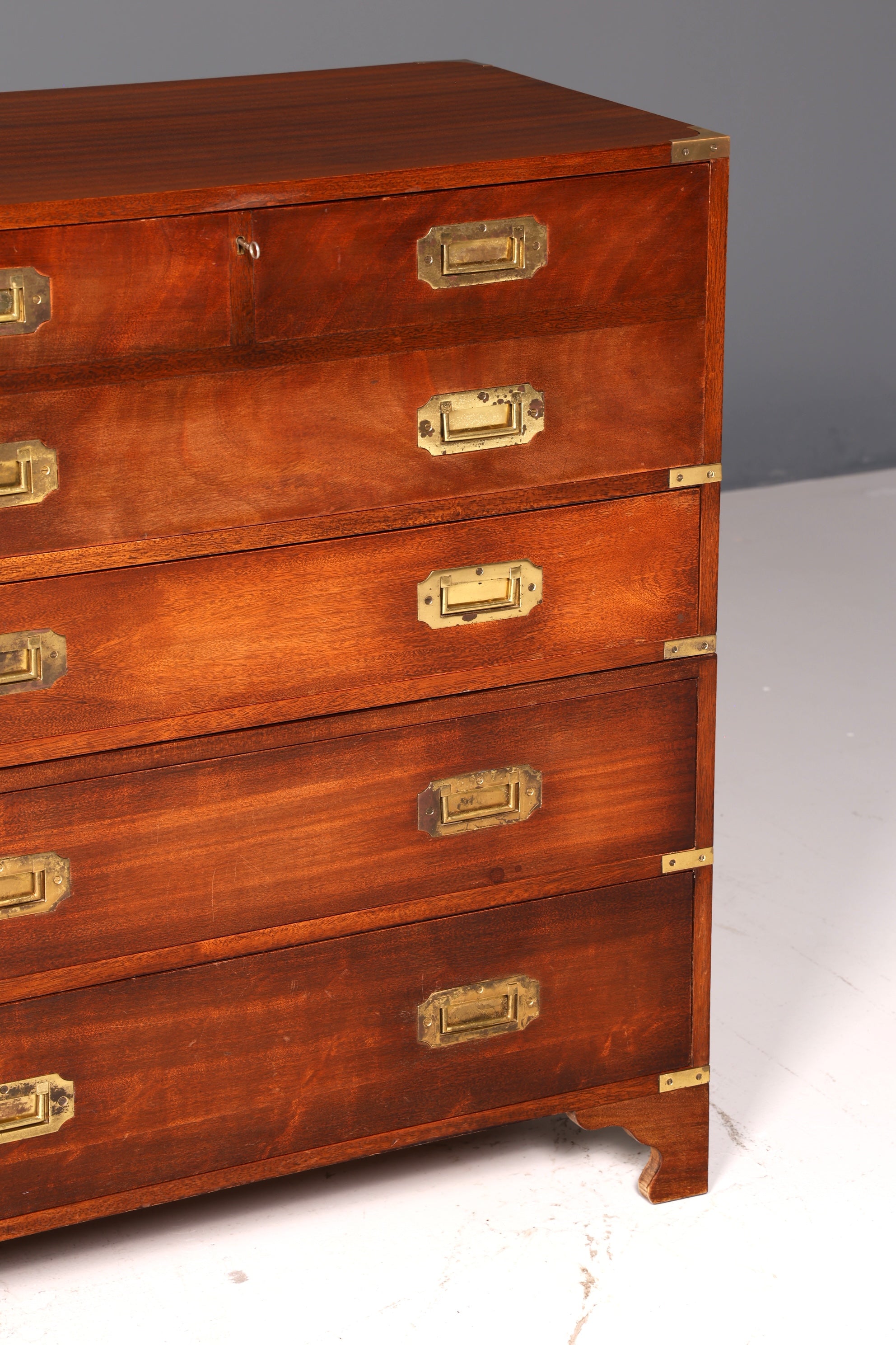 Magnifique secrétaire anglais maritime, commode-bureau avec sous-main en cuir véritable, bureau ancien vintage