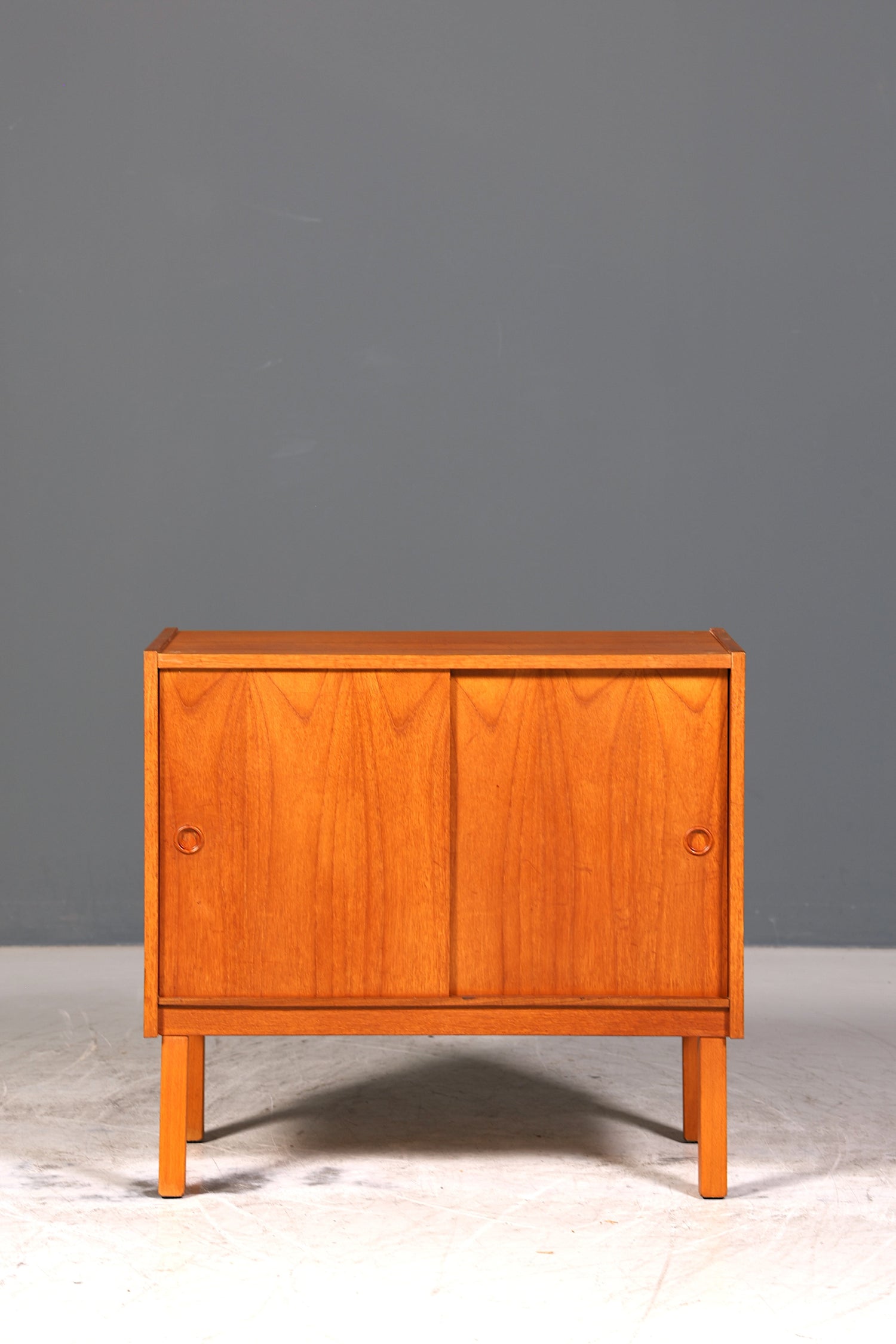 Traumhafter Mid Century Schrank Teak Holz Schiebetür Kommode Danish Design Sideboard 1 von 2