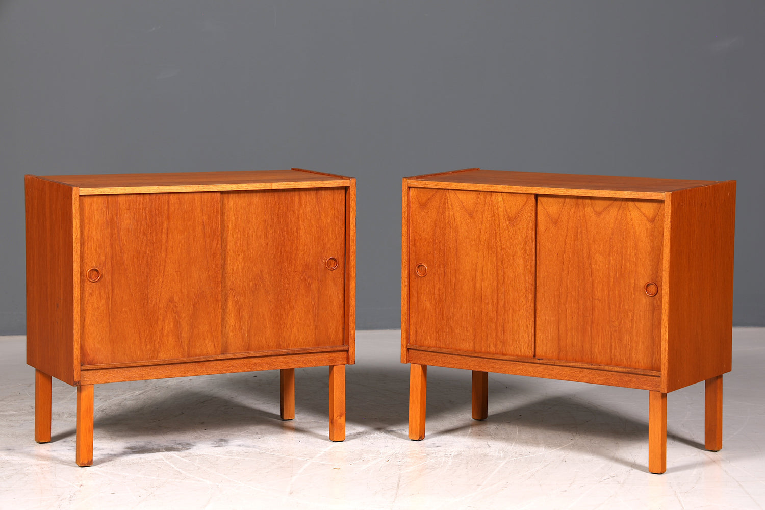 Traumhafter Mid Century Schrank Teak Holz Schiebetür Kommode Danish Design Sideboard 1 von 2