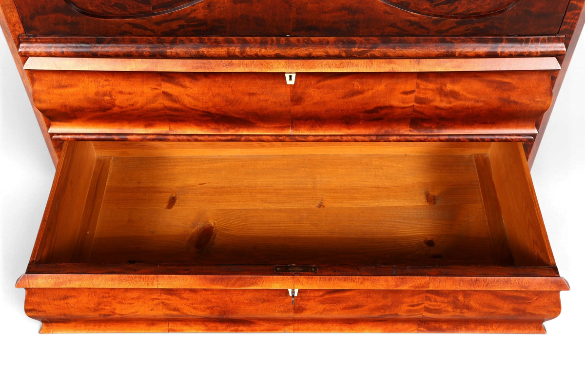 Hauptstadt Möblerei Biedermeier Sekretär aus Echtholz mit offener Schublade und eleganter Maserung