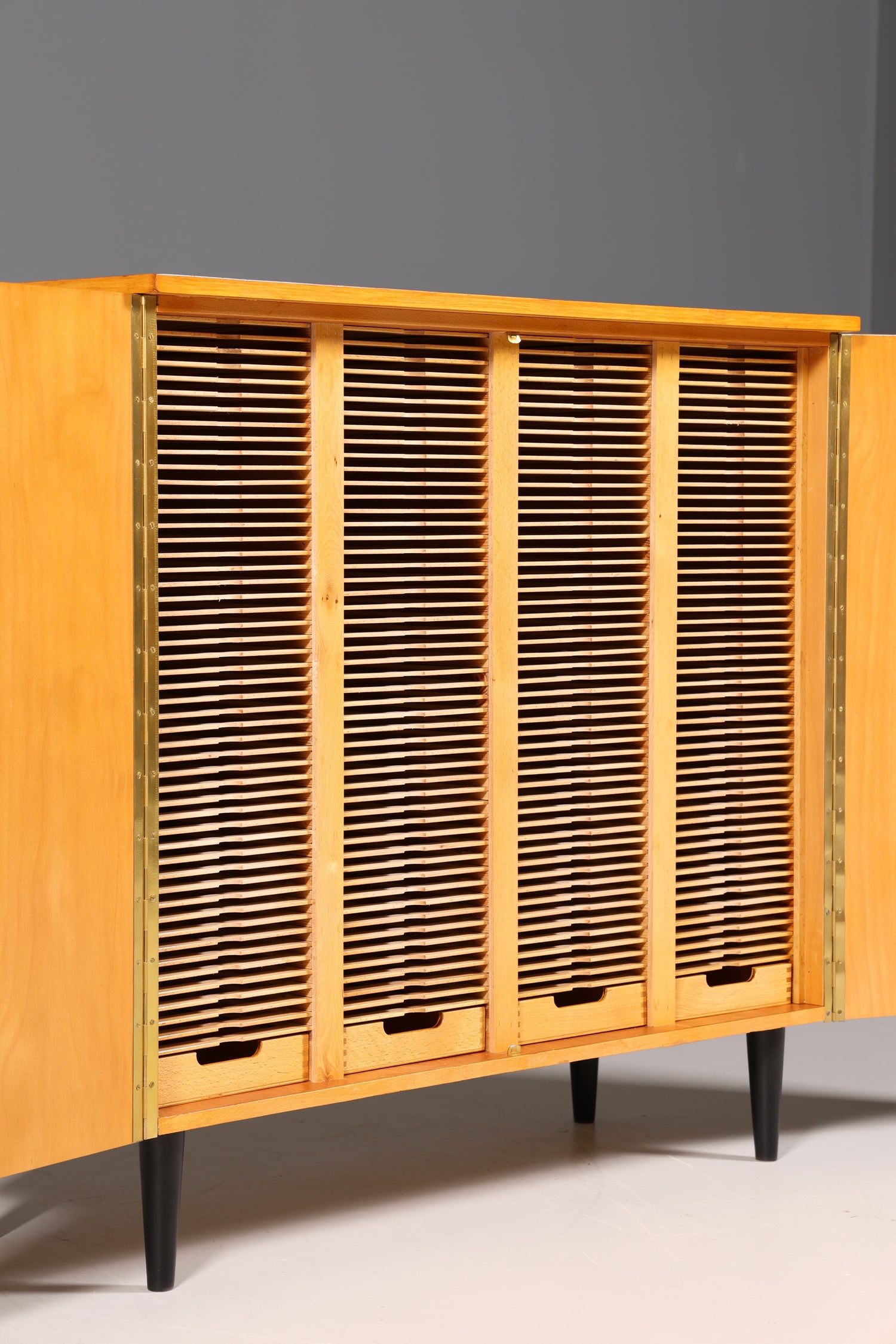 Wunderschöner Mid Century Schrank Vintage Schallplatten Schrank LP- Aufbewahrungsschrank